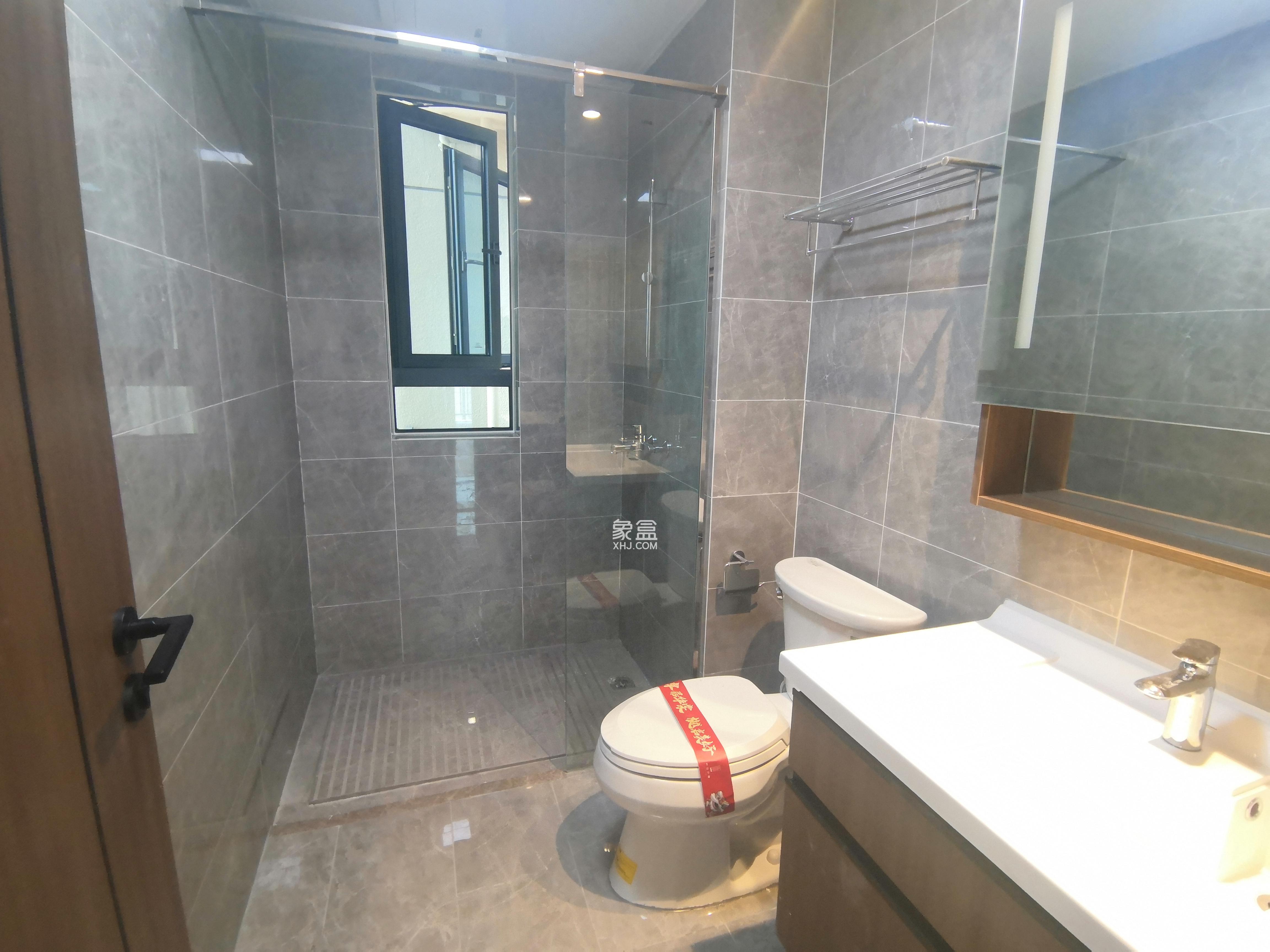 卓越中寰  3室2厅2卫    5000.0元/月室内图