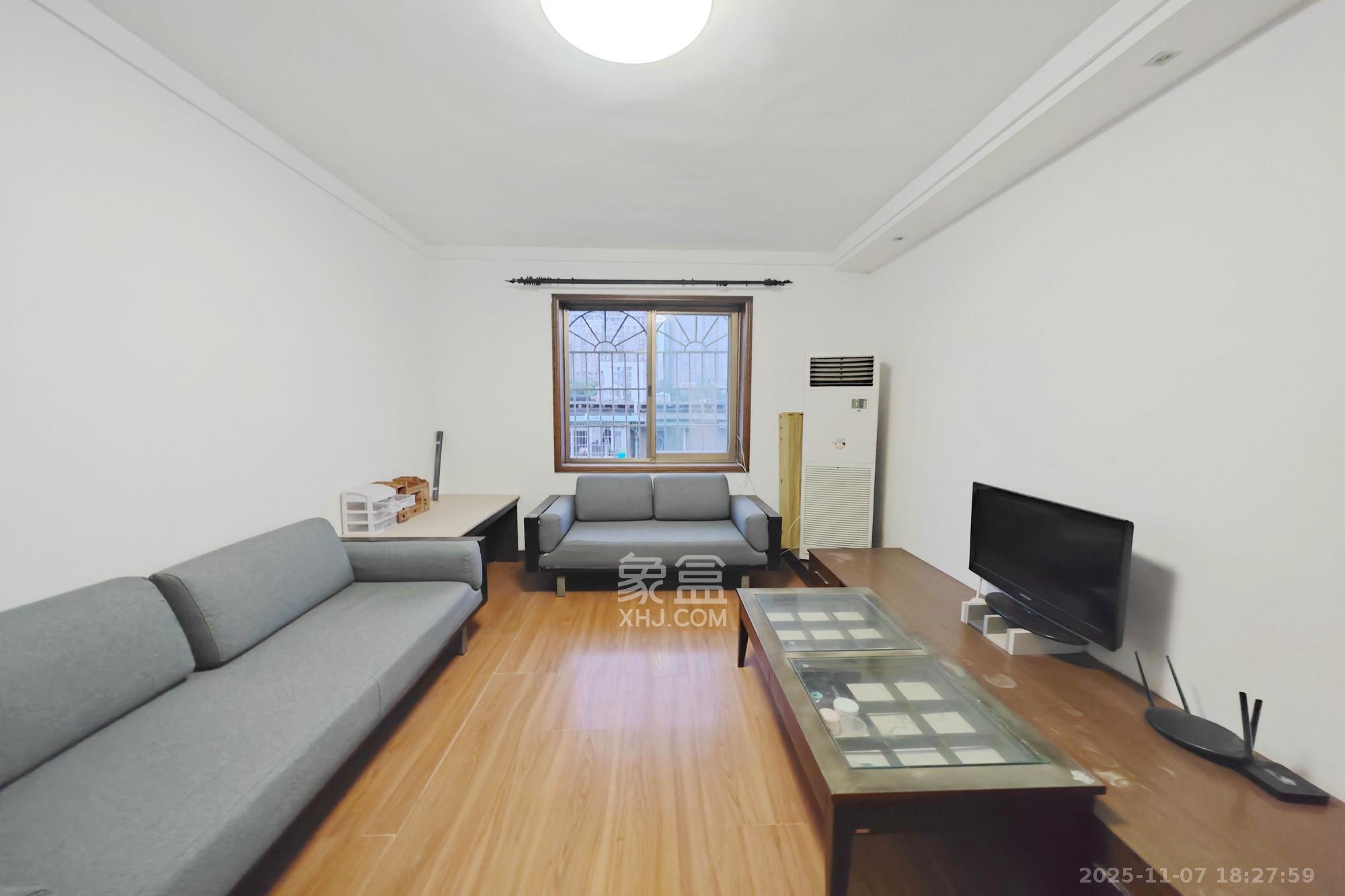 赤岗小区(一二三片) 3室2厅1卫 49.8万 赤岗小区(一二三片) 3室2厅1卫 49.8万客厅