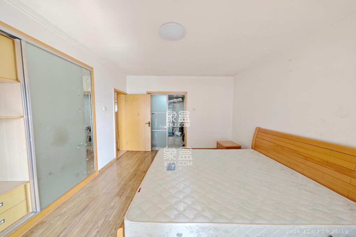 官塘公寓 3室2厅2卫 2000.0元/月 官塘公寓 3室2厅2卫 2000.0元/月室内图