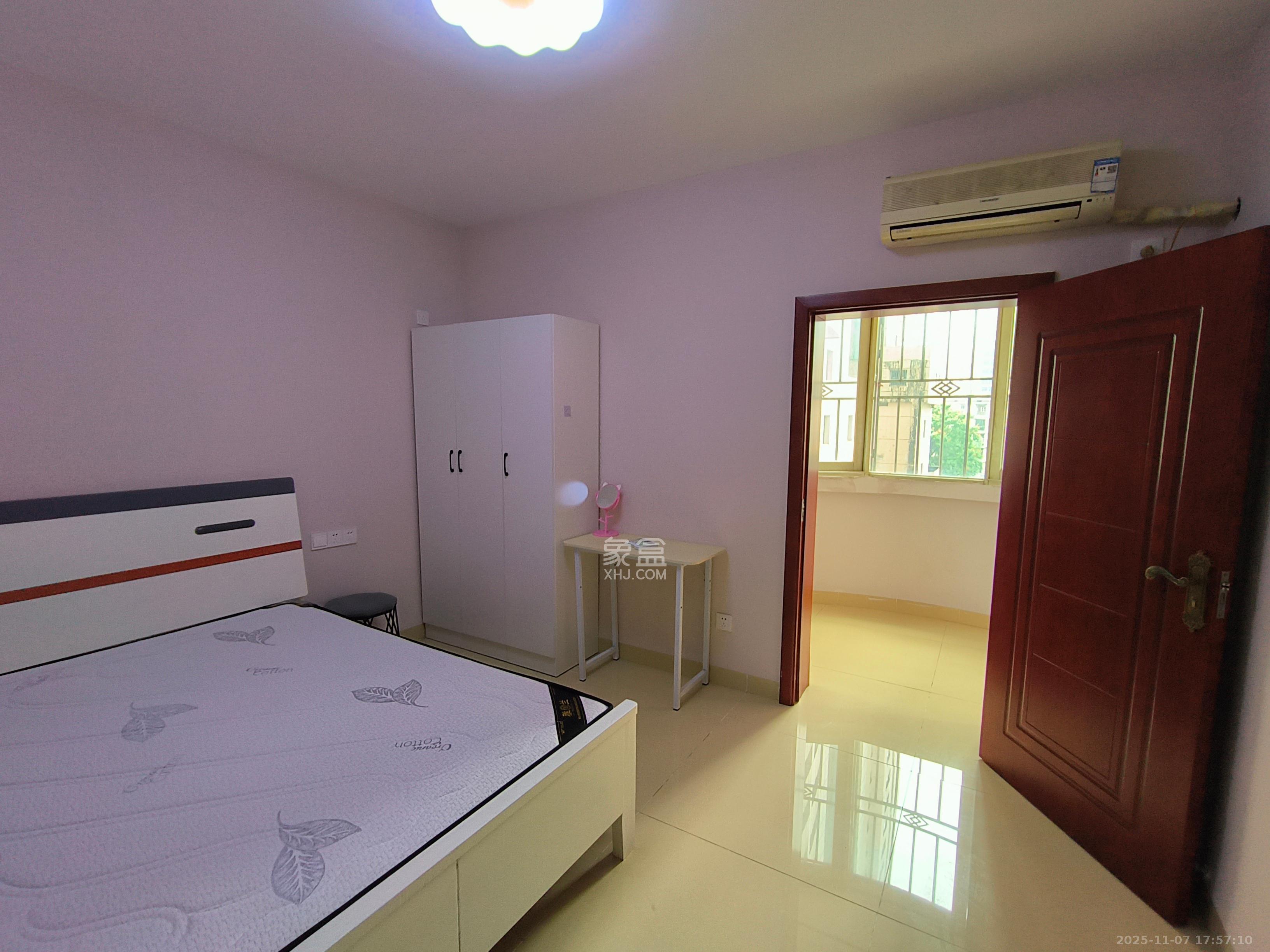 城市花园  3室1厅1卫    3200.0元/月