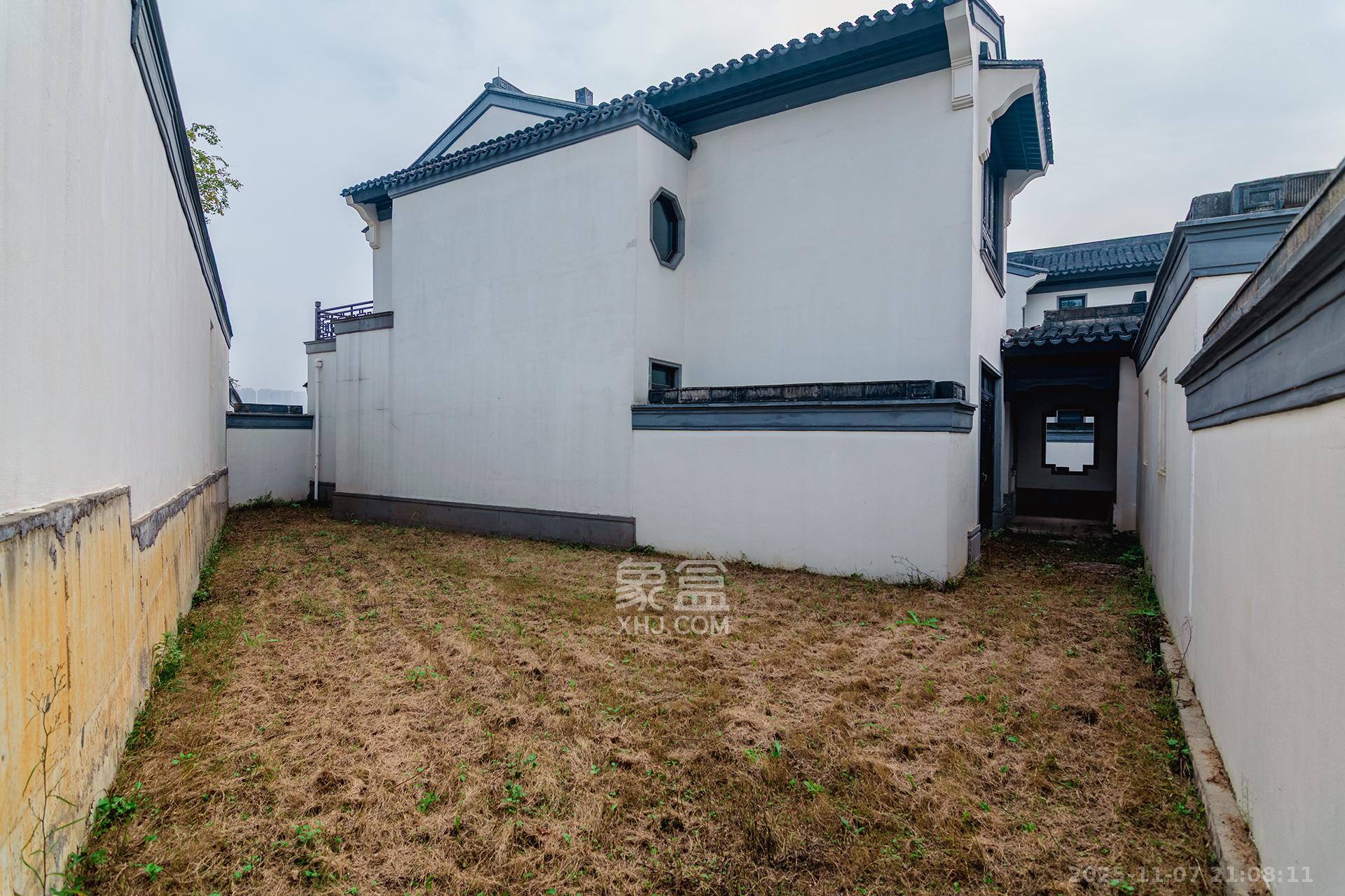 绿城高尔夫小镇  6室2厅2卫    900.0万其他