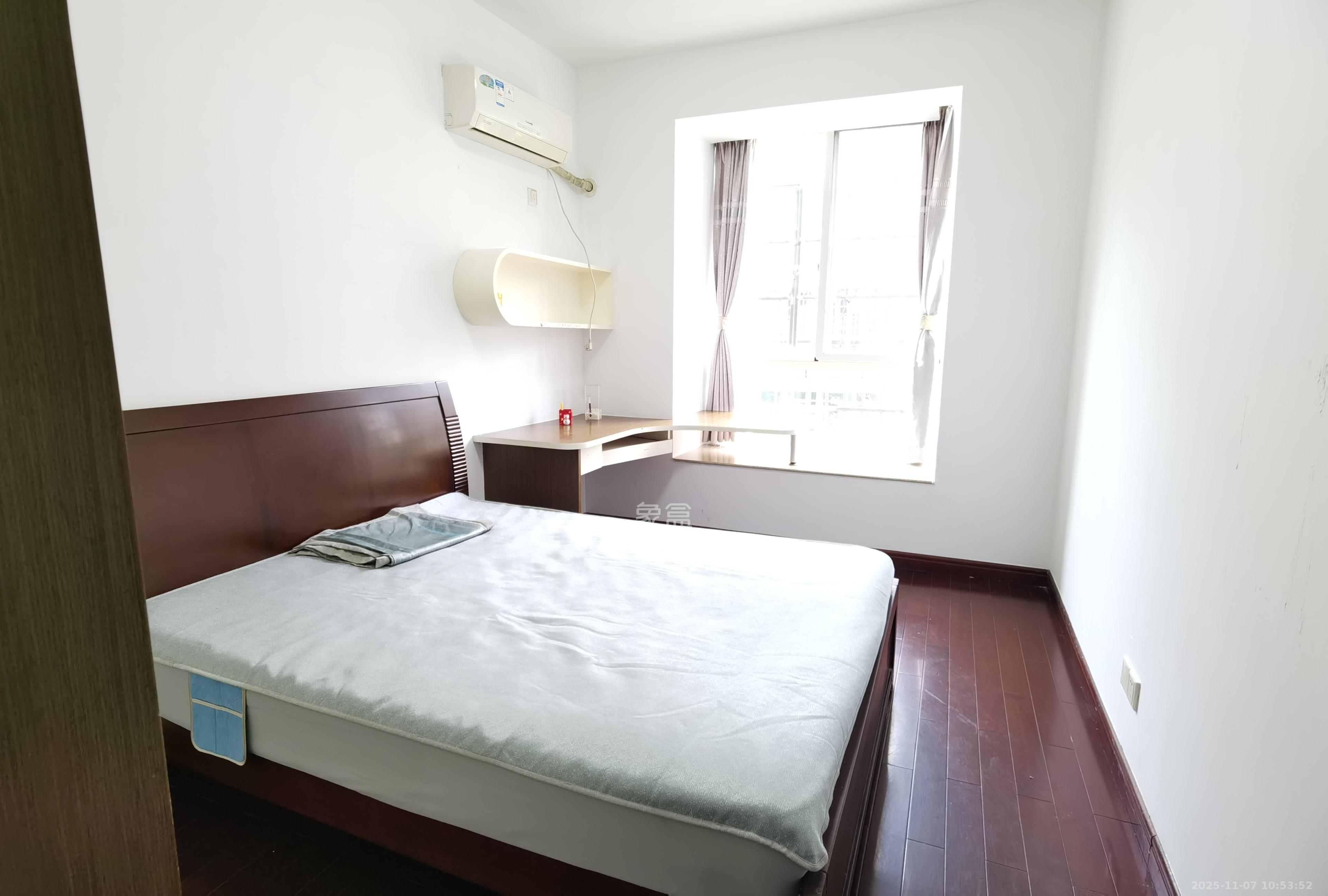 枫林绿洲  3室2厅2卫    2400.0元/月室内图