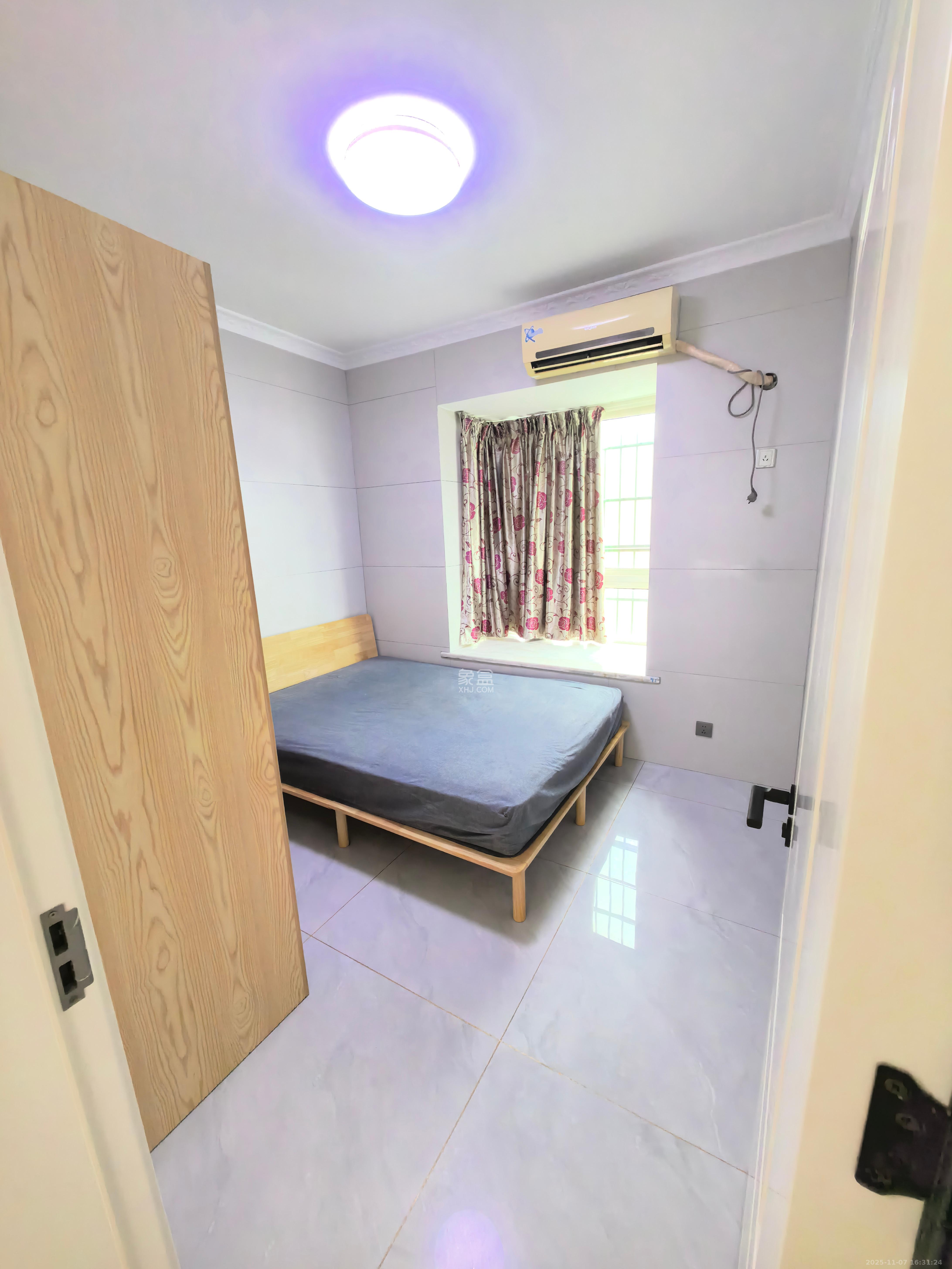 麓谷加州阳光  2室2厅1卫    2300.0元/月室内图