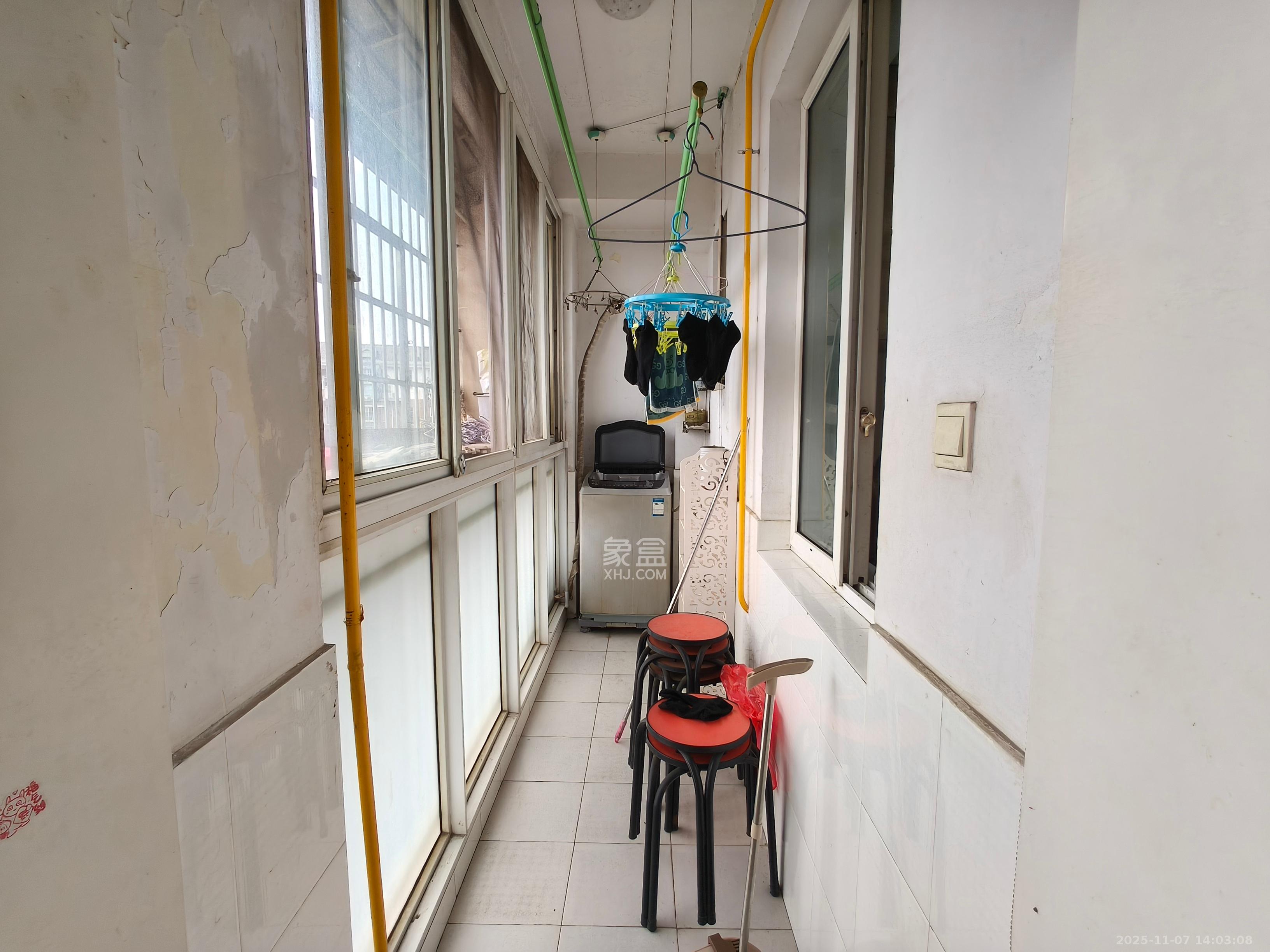 幸福洋房  3室2厅2卫    1900.0元/月室内图