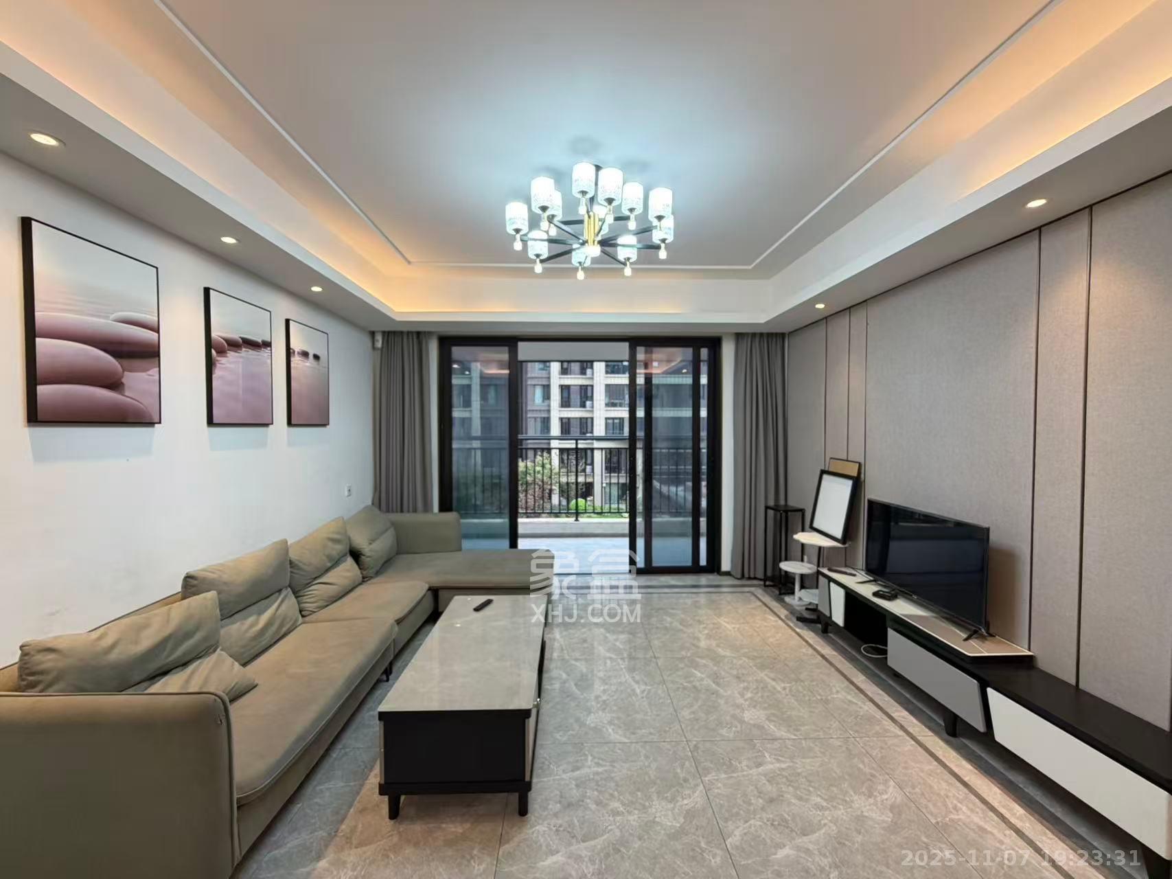 金茂建发观悦  4室2厅2卫    3400.0元/月