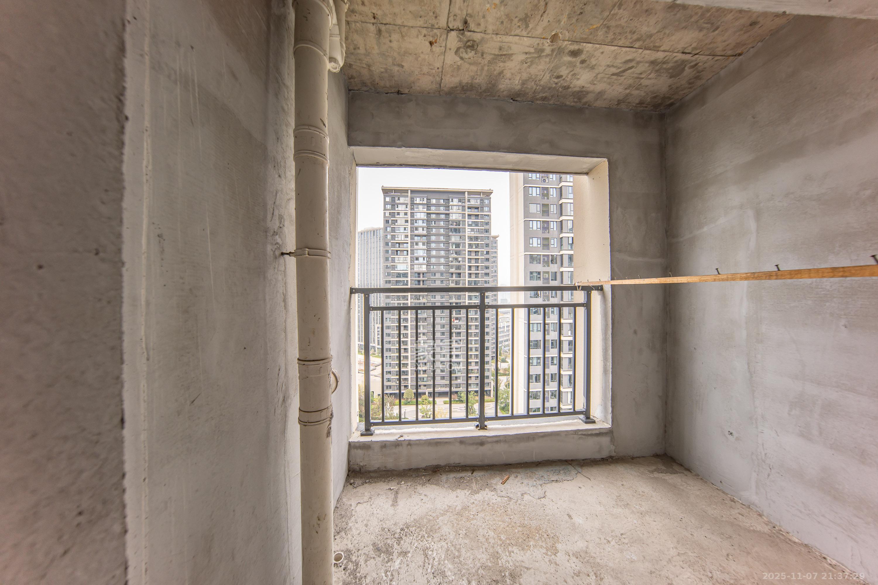 汉高学士府  4室2厅2卫    107.0万卧室