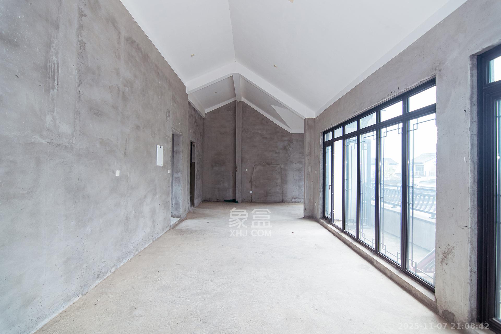 绿城高尔夫小镇  6室2厅4卫    390.0万卧室