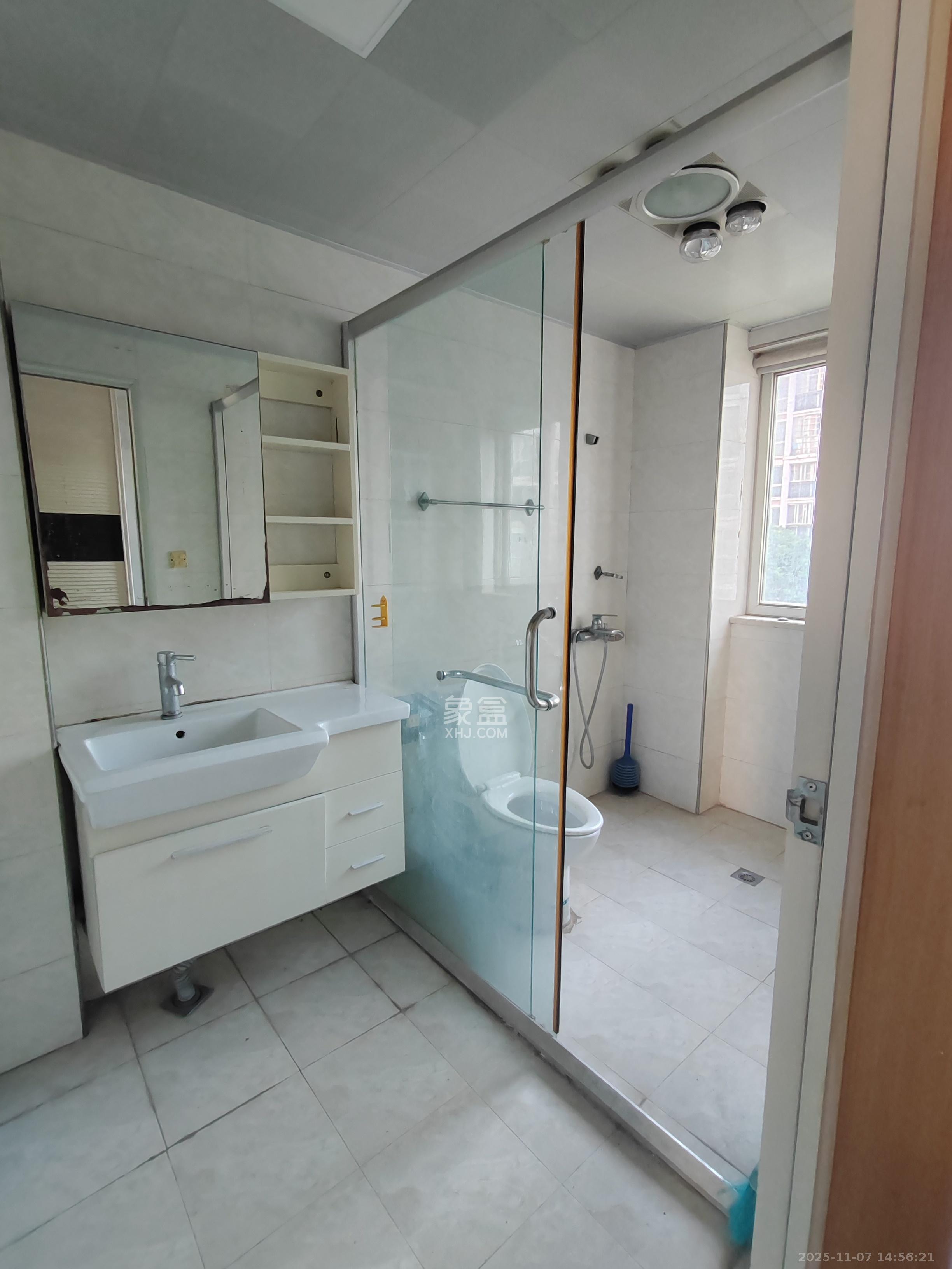 筑梦园  4室2厅2卫    2400.0元/月室内图