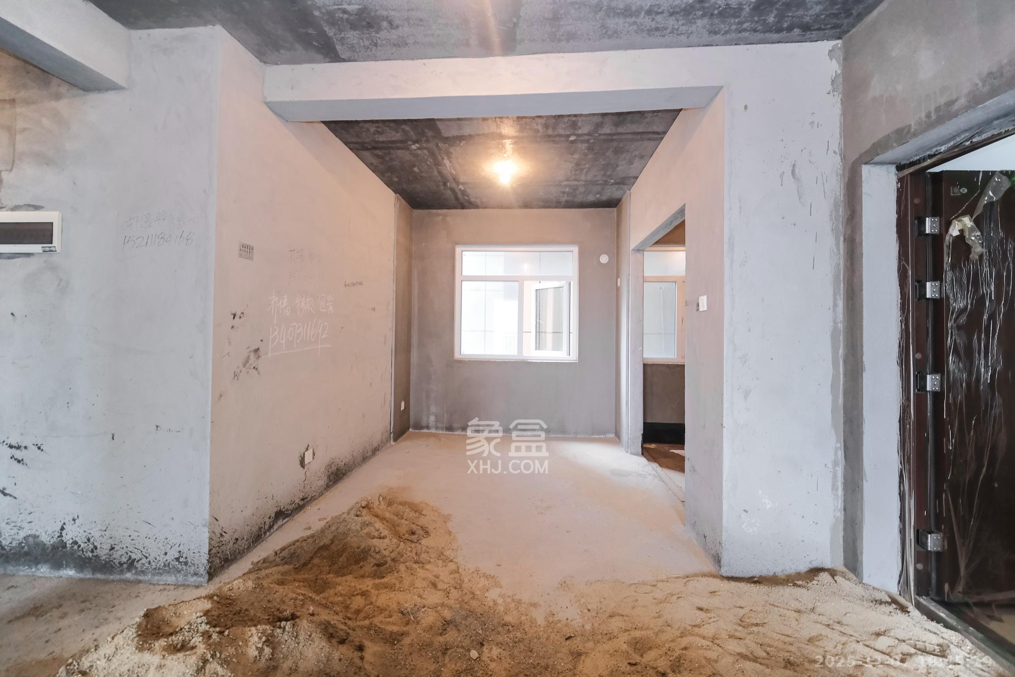 和悦城(蟠龙景苑) 3室2厅2卫 72.0万 和悦城(蟠龙景苑) 3室2厅2卫 72.0万客厅