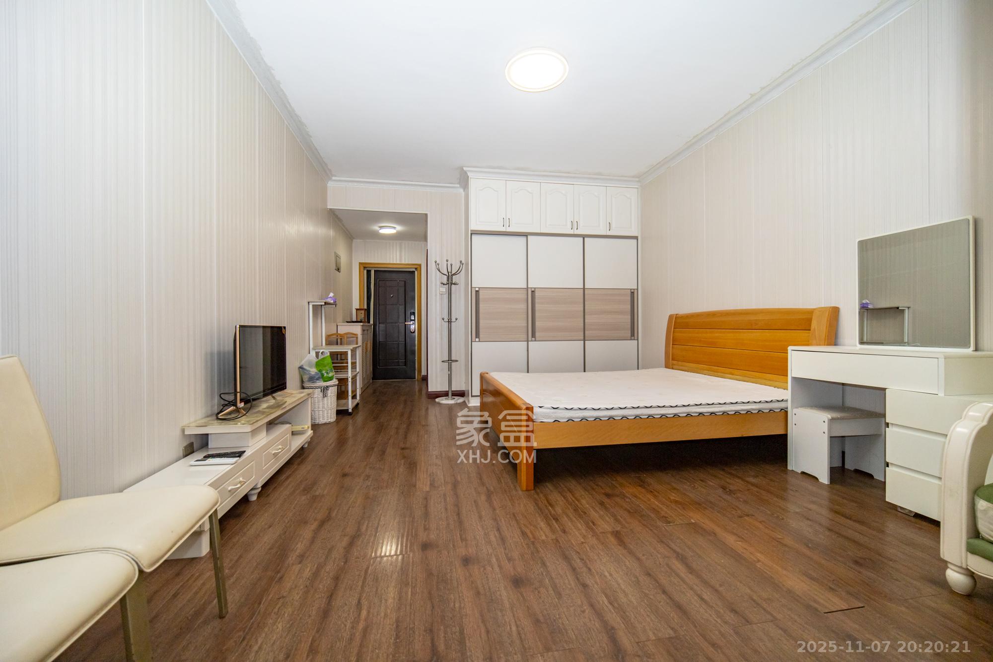 明城公寓 1室1厅1卫 19.8万 明城公寓 1室1厅1卫 19.8万客厅