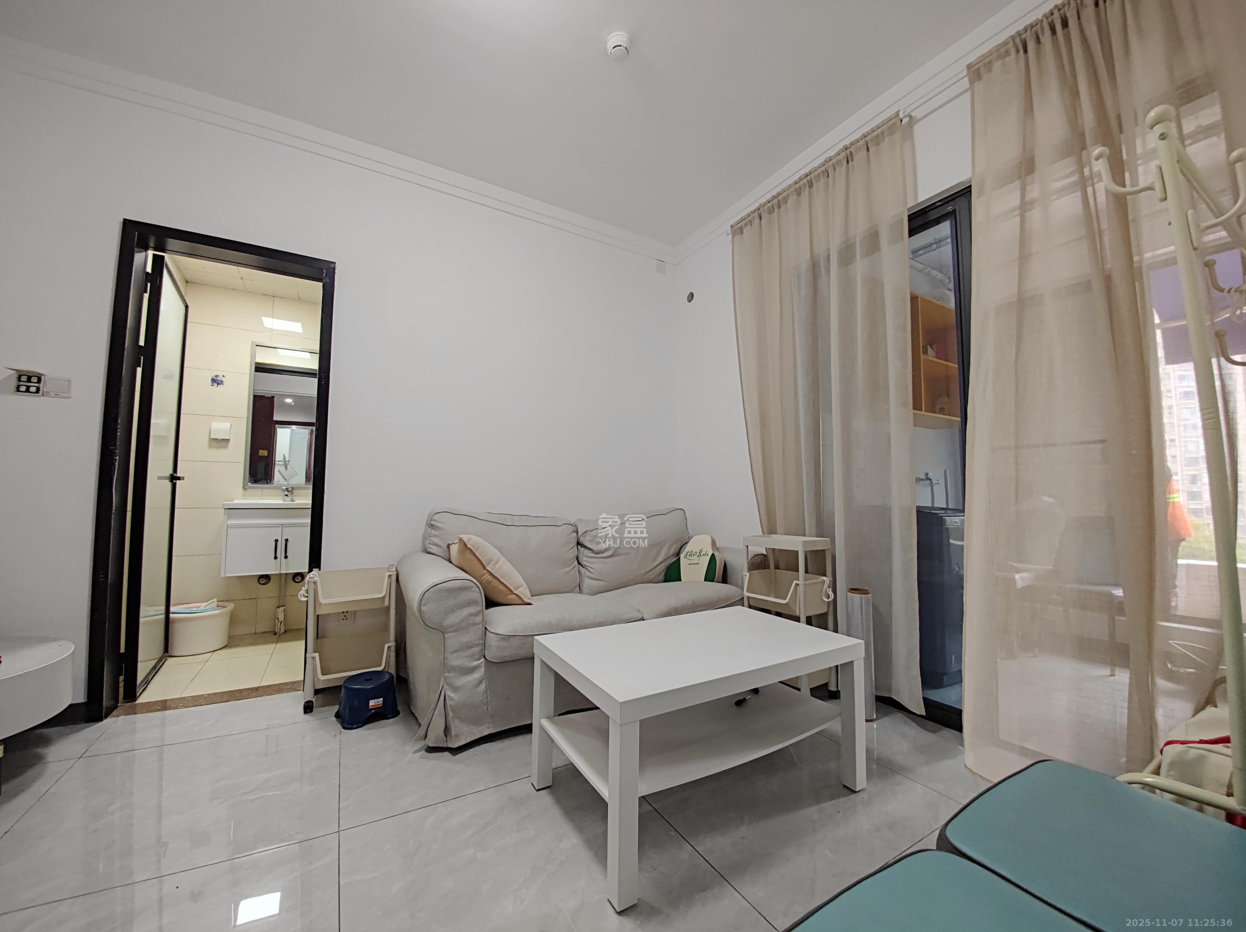 藏珑湖上国际花园  1室1厅1卫    2100.0元/月室内图