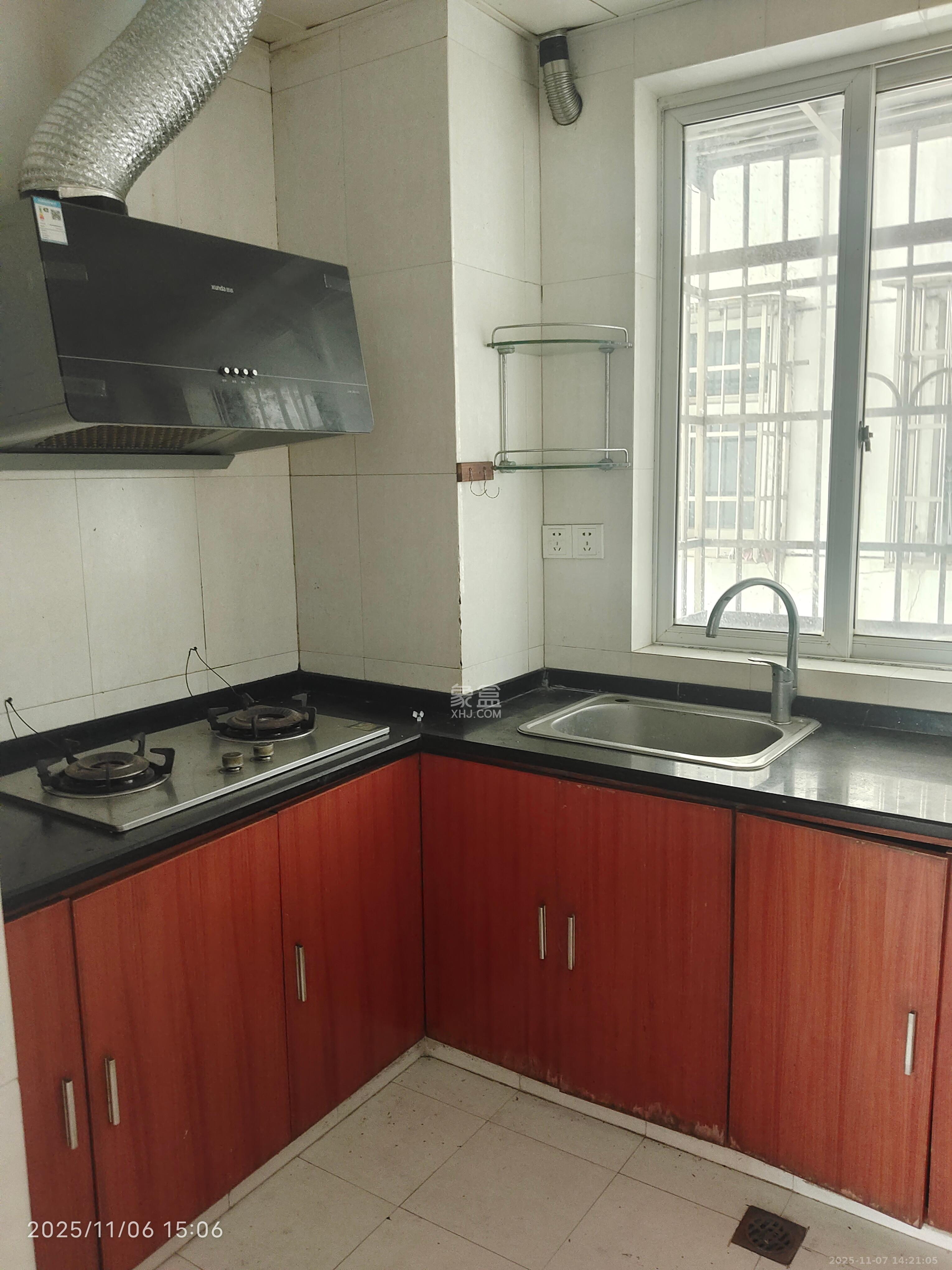 未来现代城  1室2厅1卫    1600.0元/月室内图