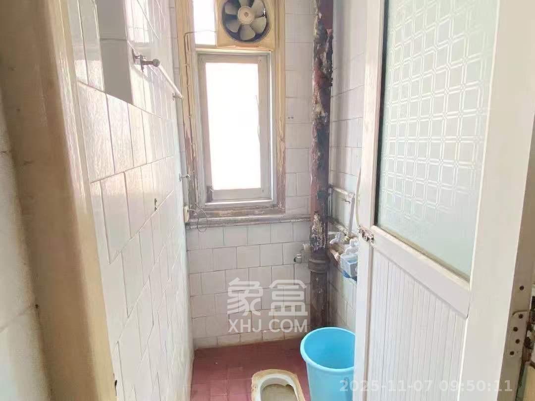 青山祠社区  2室1厅1卫    1300.0元/月室内图