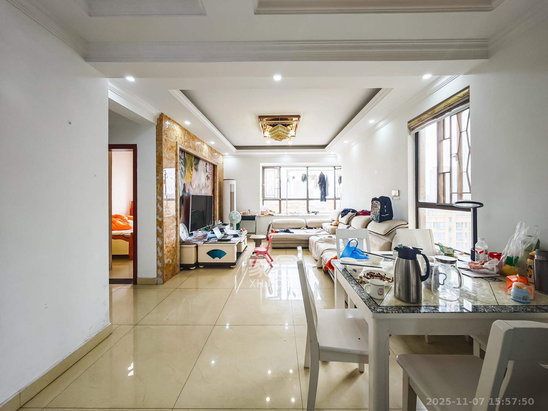 山语城二期 3室2厅1卫 65.0万 山语城二期 3室2厅1卫 65.0万客厅