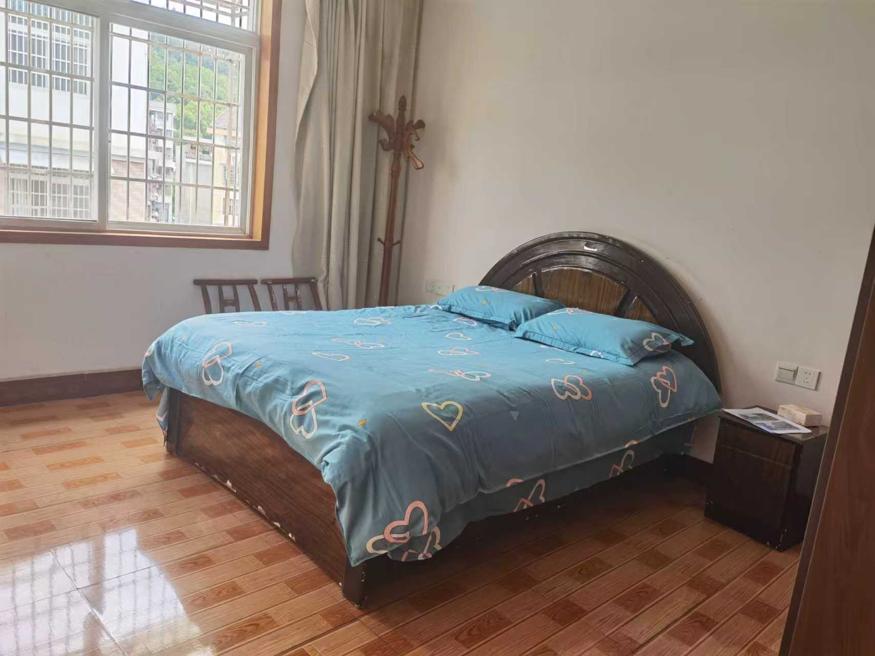 五金建材市场二期 5室2厅2卫 1800.0元/月 五金建材市场二期 5室2厅2卫 1800.0元/月室内图