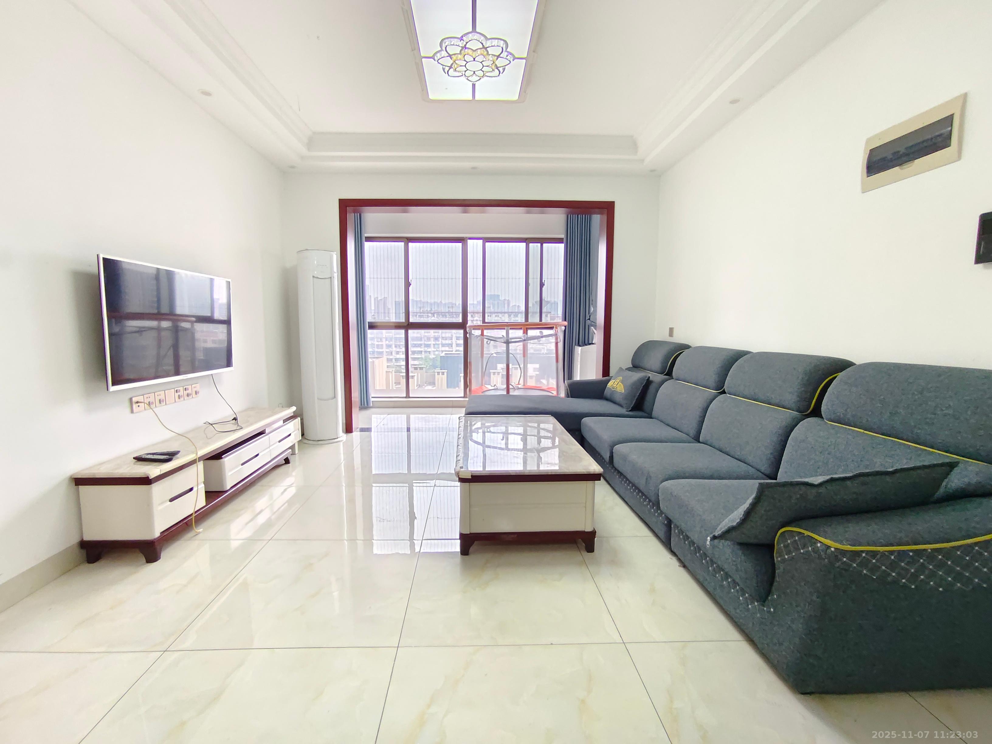 奥园广场 3室2厅2卫 2200.0元/月 奥园广场 3室2厅2卫 2200.0元/月室内图