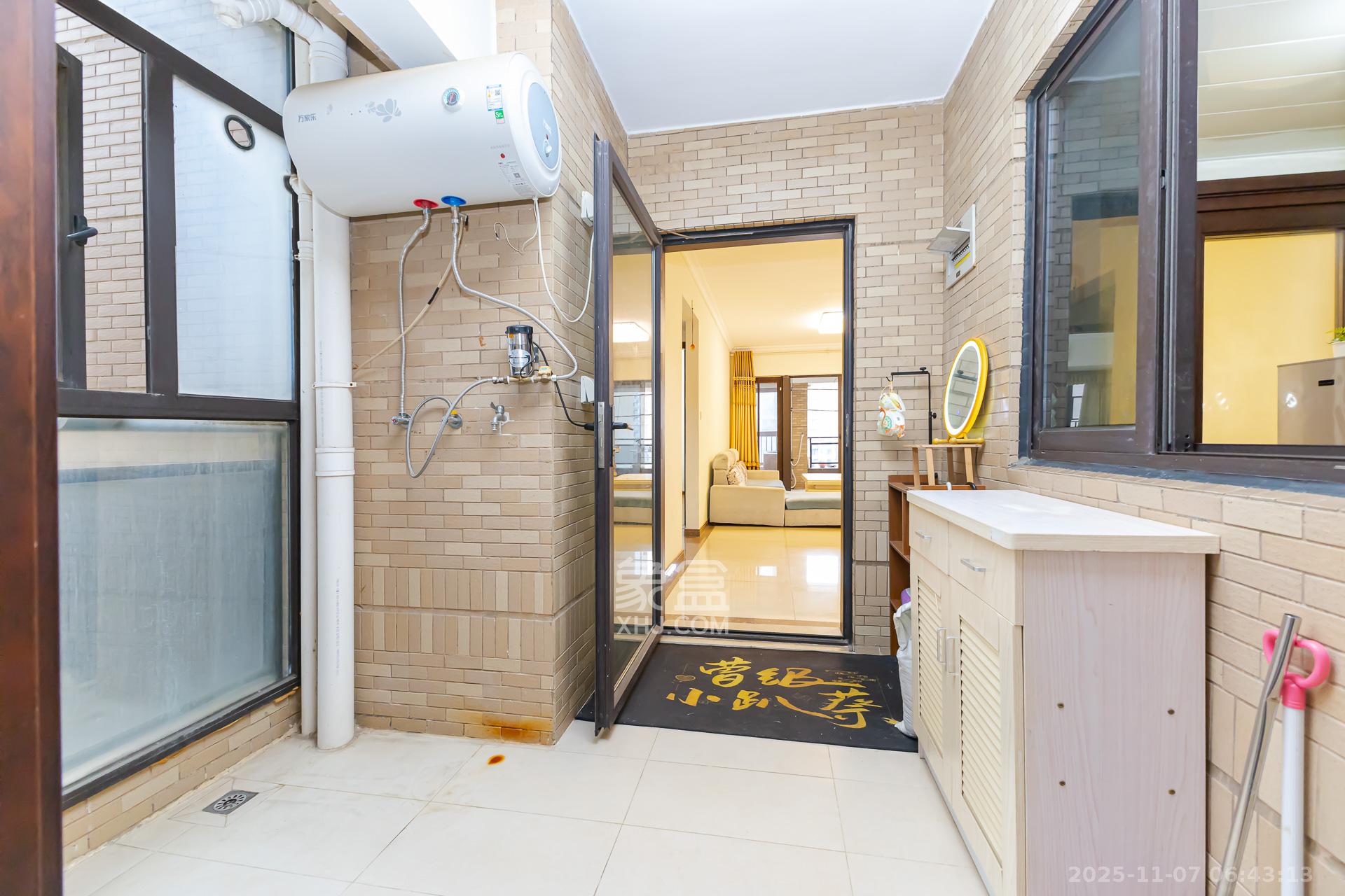 时代倾城一期 2室2厅1卫 61.0万 时代倾城一期 2室2厅1卫 61.0万阳台