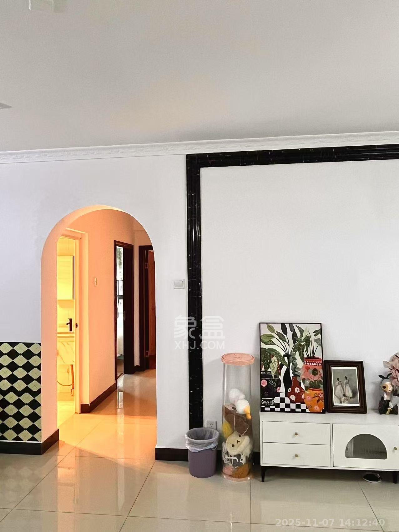 华润凤凰城一期  3室2厅2卫    2100.0元/月室内图