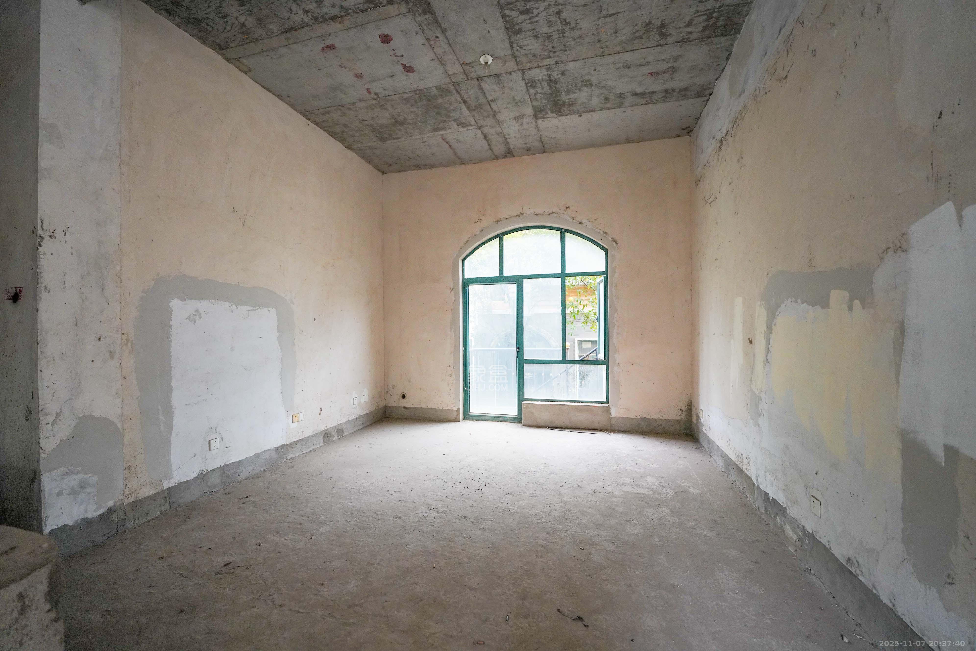 御邦  5室2厅3卫    220.0万