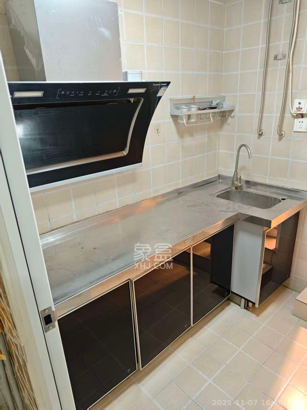 金领家族  1室1厅1卫    1280.0元/月室内图