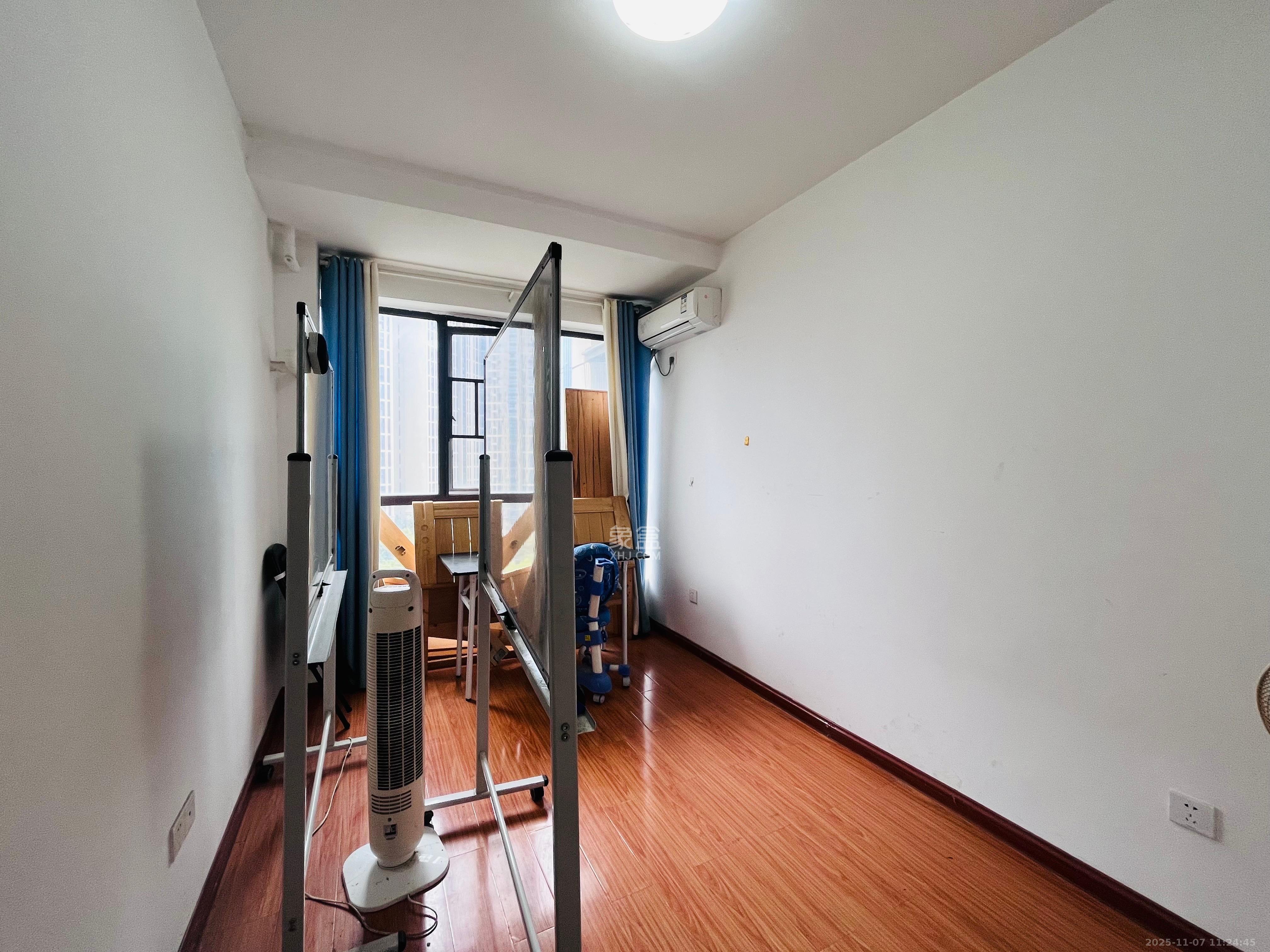 和泓梅溪四季 3室2厅2卫 2500.0元/月 和泓梅溪四季 3室2厅2卫 2500.0元/月室内图