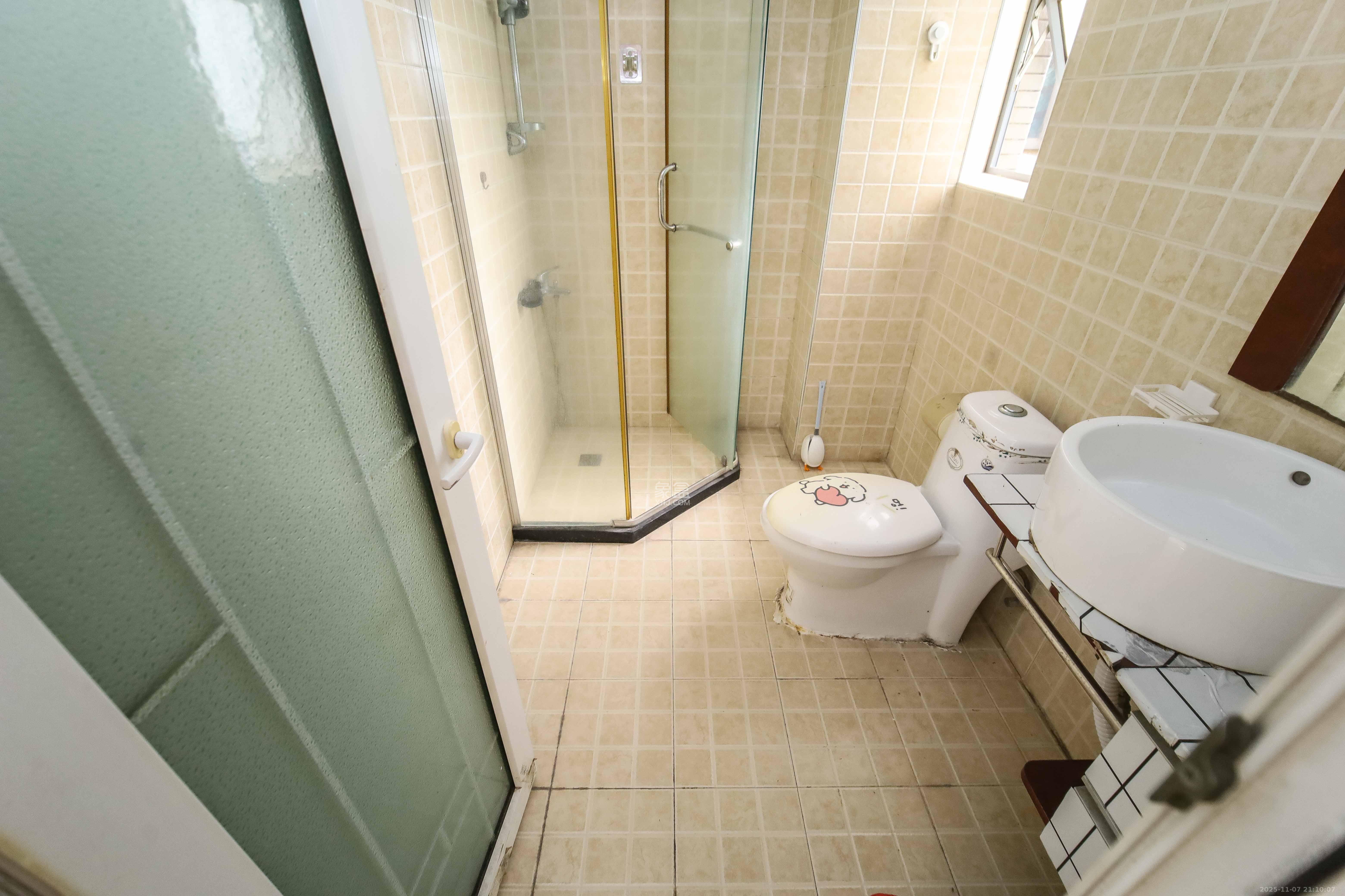 银港水晶城 3室2厅2卫 99.8万 银港水晶城 3室2厅2卫 99.8万卫生间