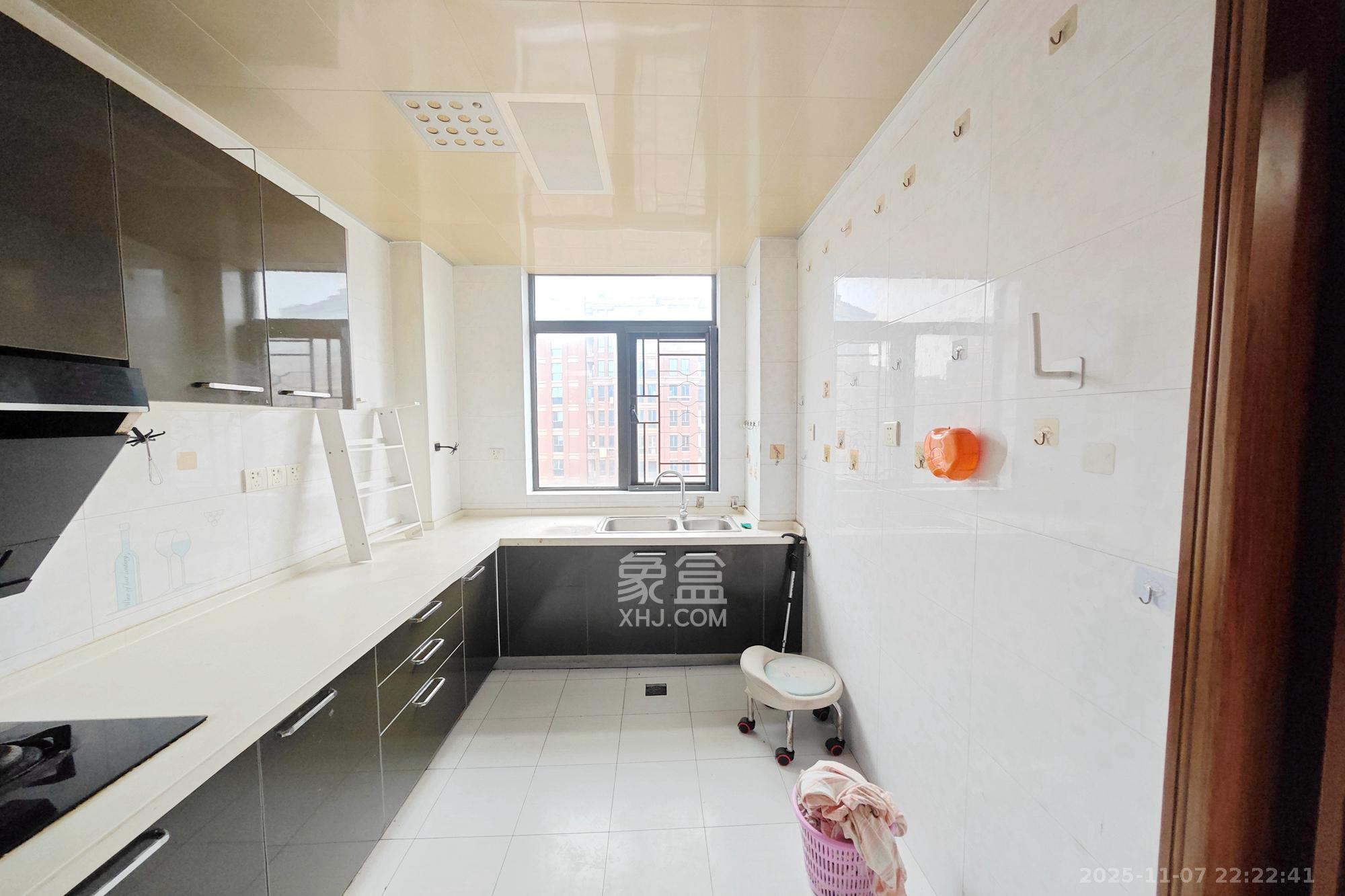 和卉家园  4室2厅2卫    4200.0元/月室内图