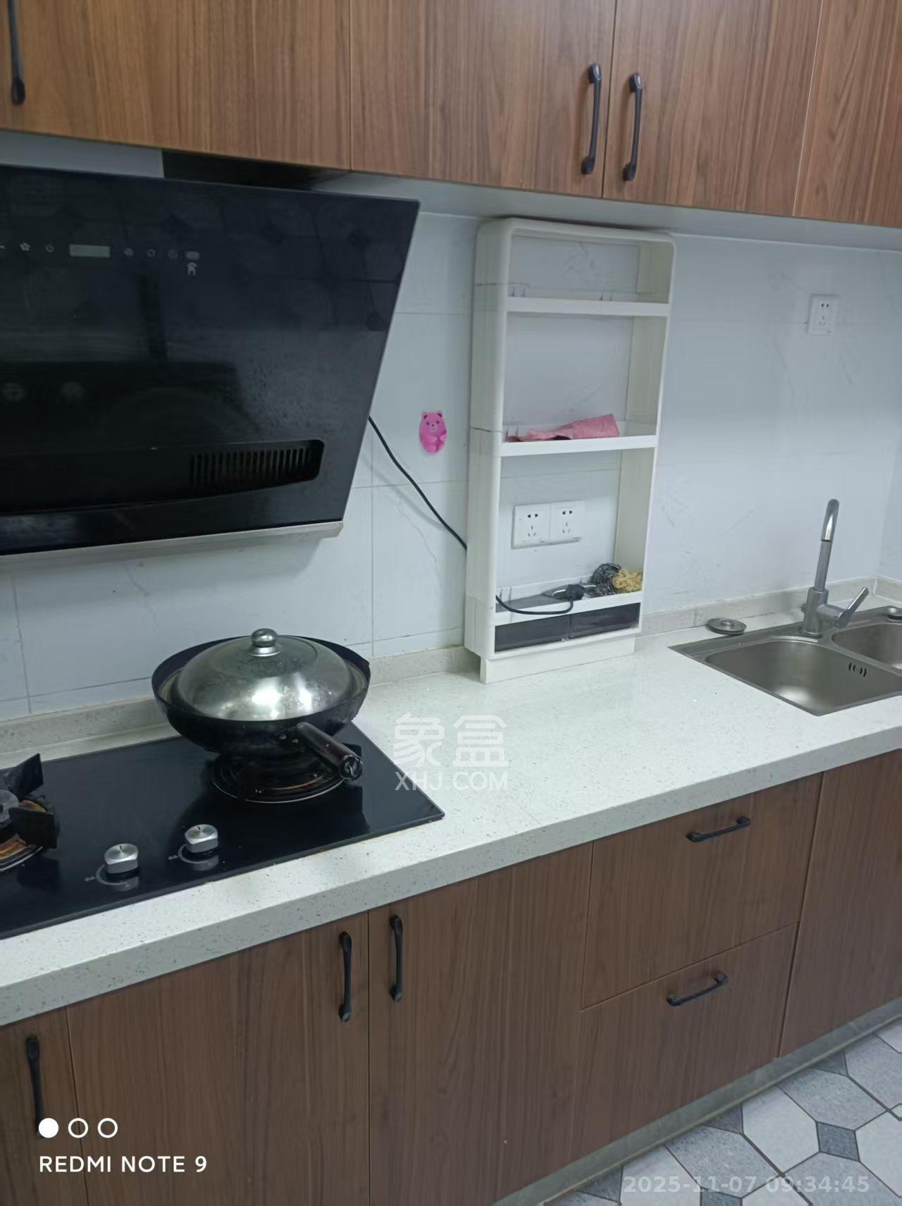 蔷薇国际  1室1厅1卫    1300.0元/月室内图