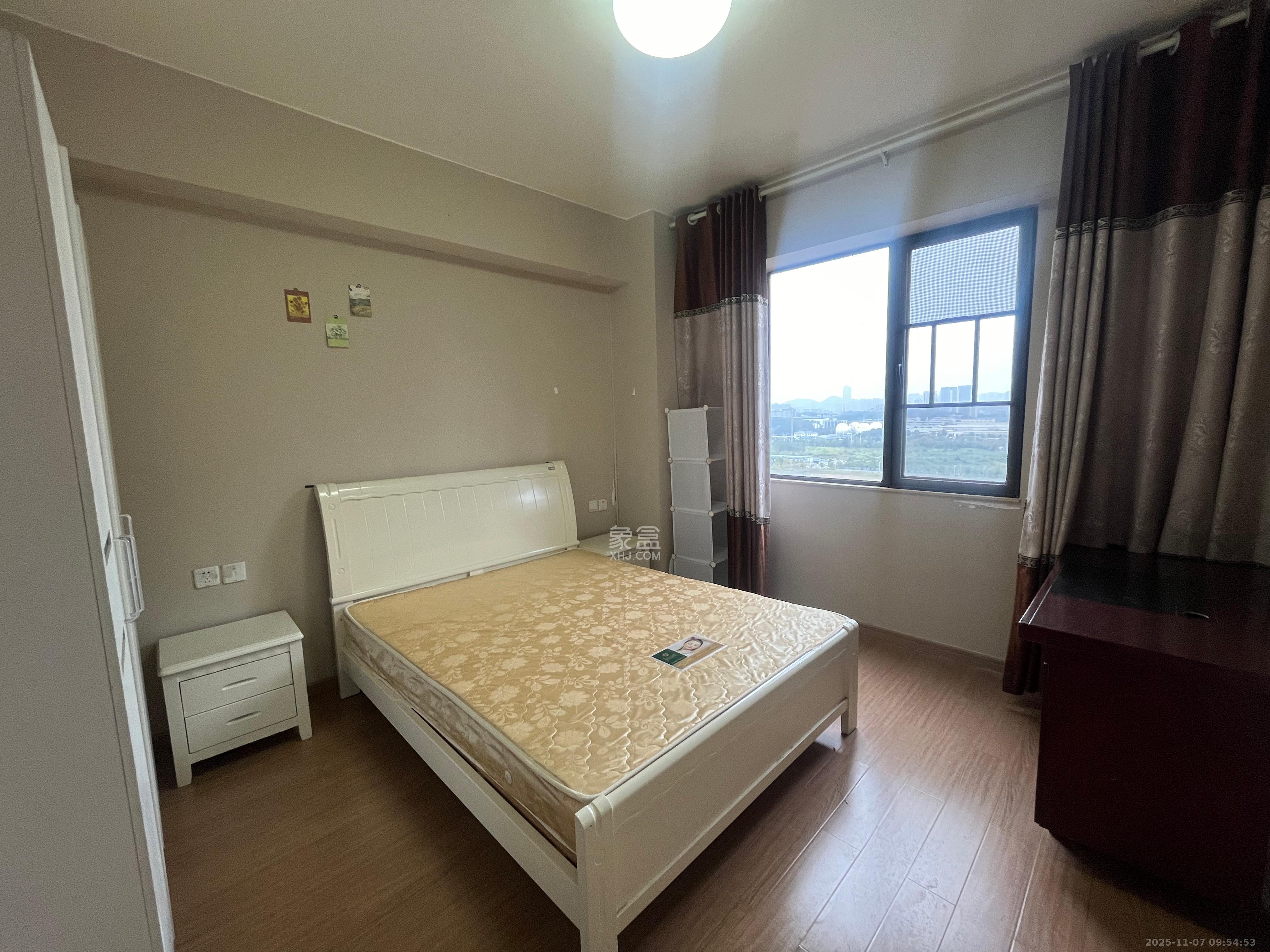 麓谷小镇  3室2厅1卫    2200.0元/月室内图