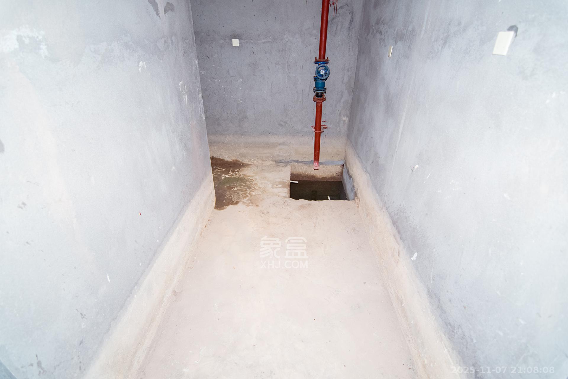 绿城高尔夫小镇 6室2厅2卫 900.0万 绿城高尔夫小镇 6室2厅2卫 900.0万卫生间