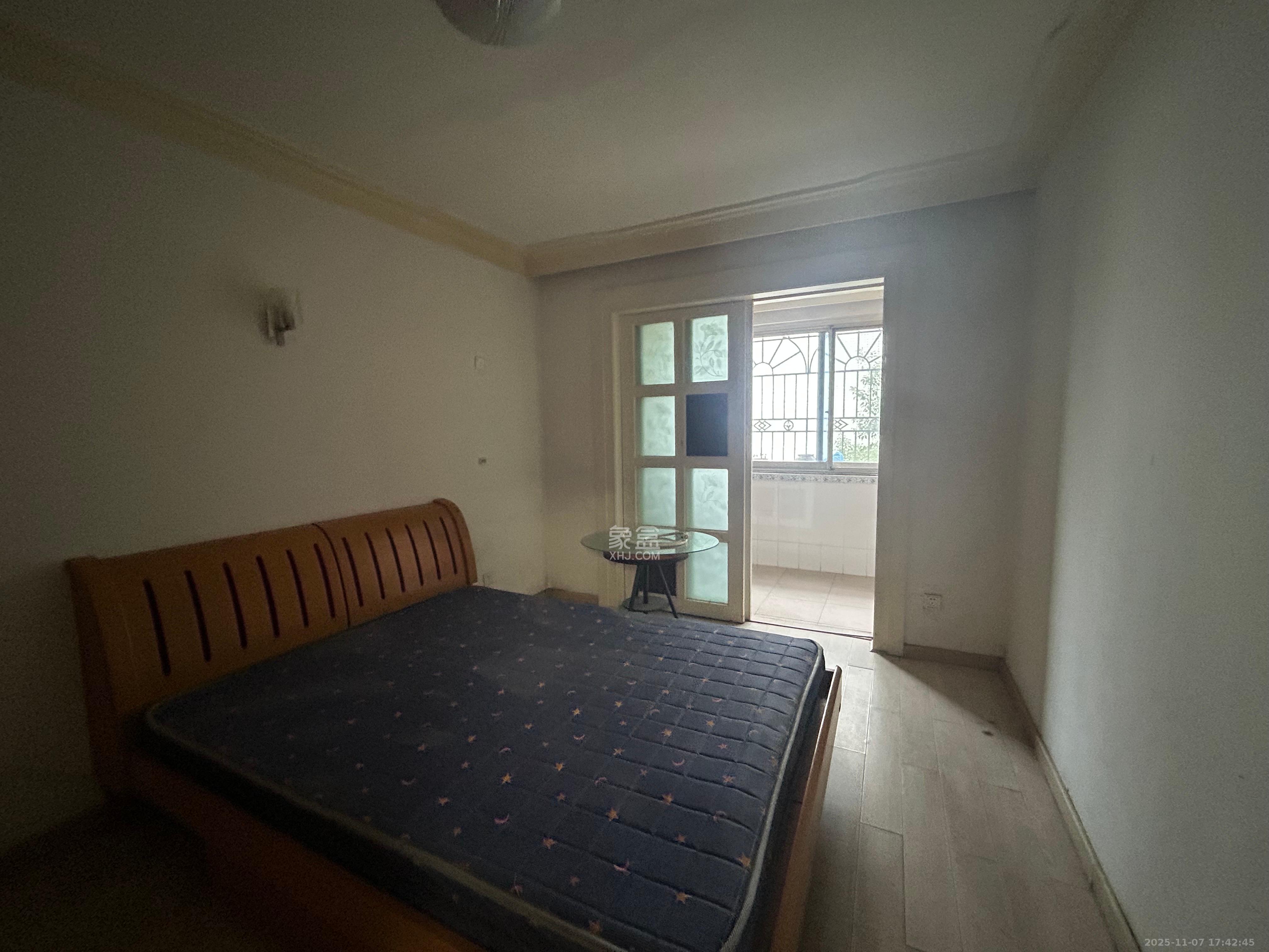 公交园小区（公交新村）  2室1厅1卫    1700.0元/月室内图