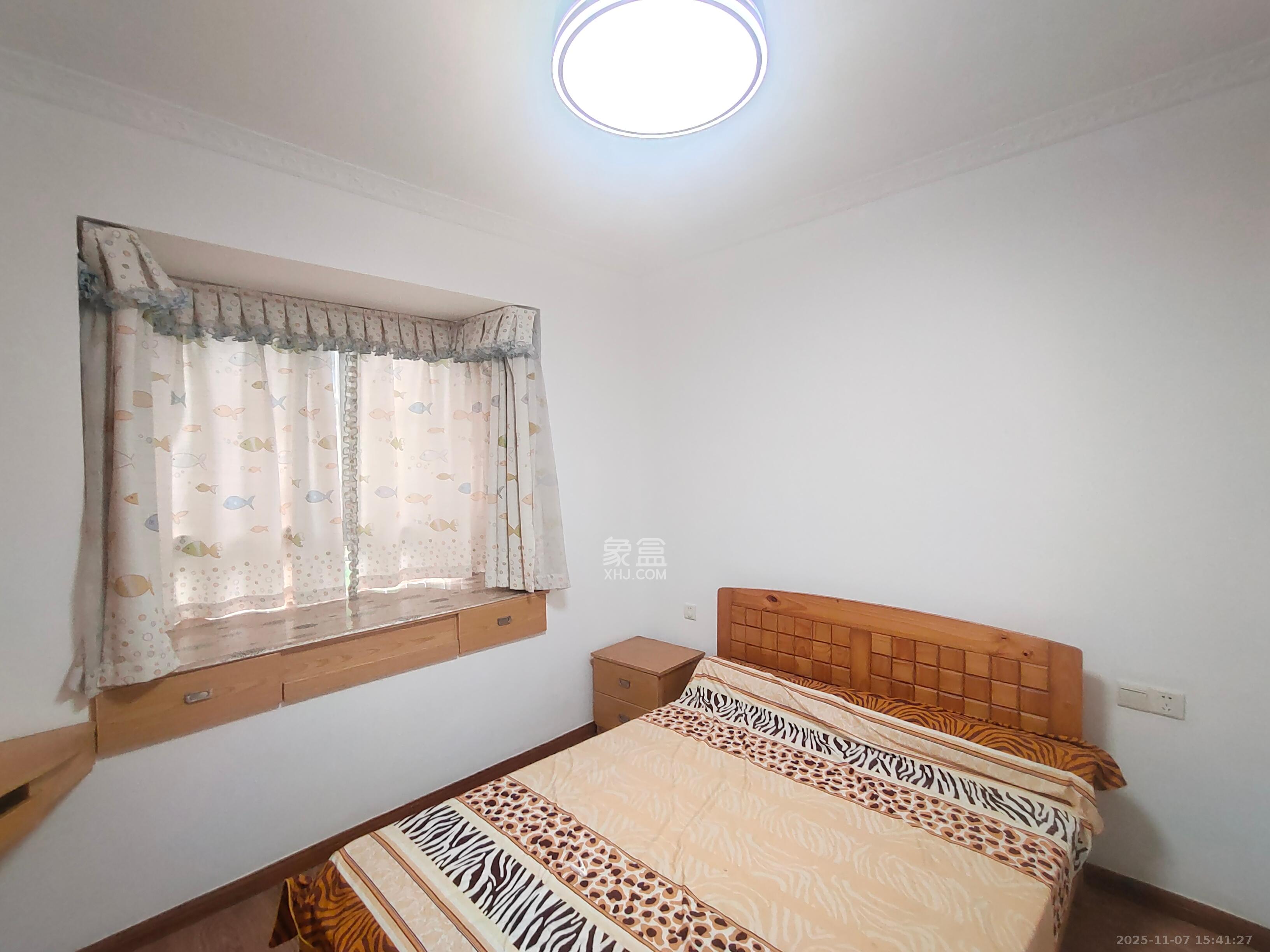 博雅湘水湾  3室2厅2卫    2000.0元/月