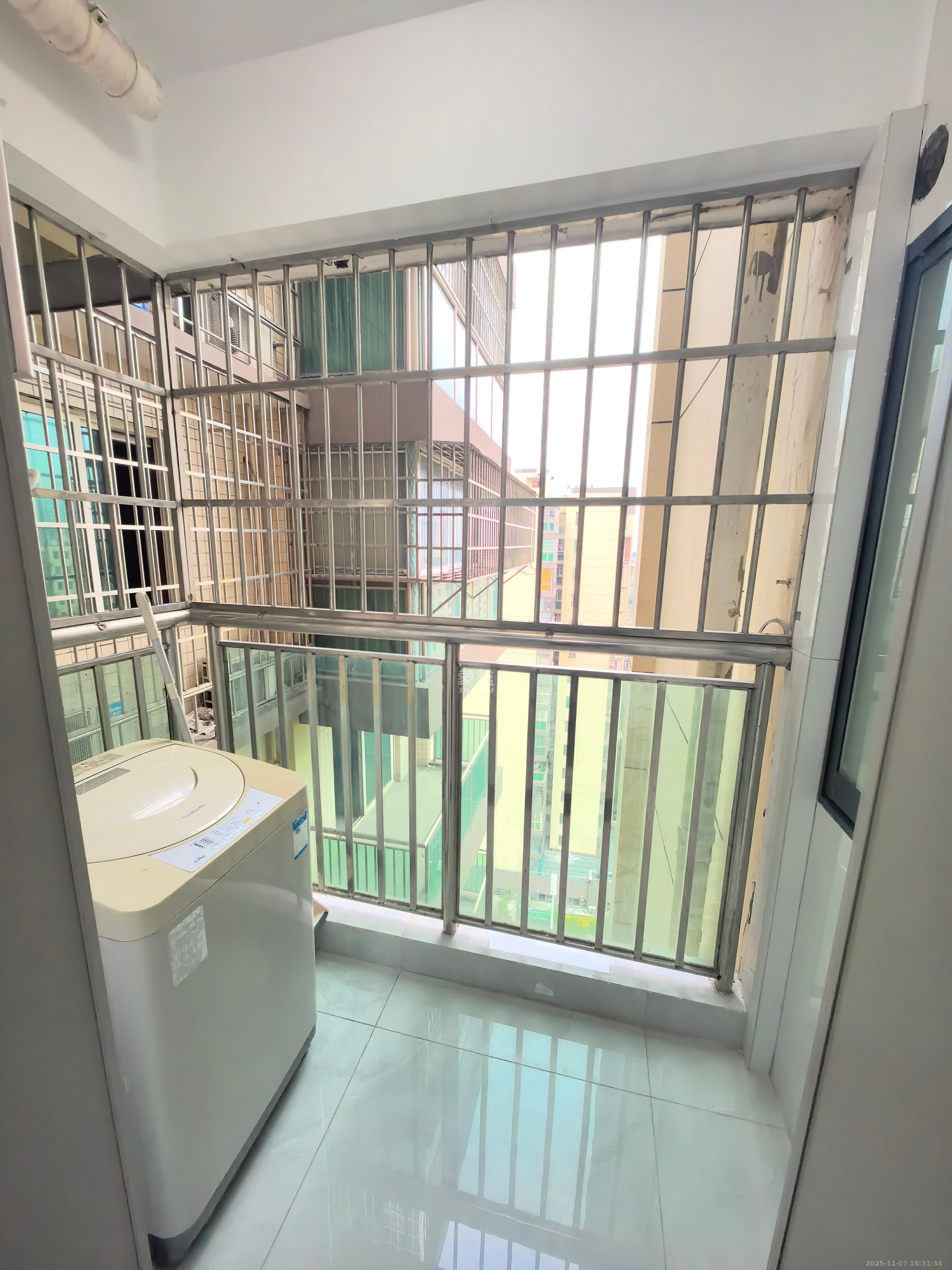 麓谷加州阳光 2室2厅1卫 2300.0元/月 麓谷加州阳光 2室2厅1卫 2300.0元/月室内图