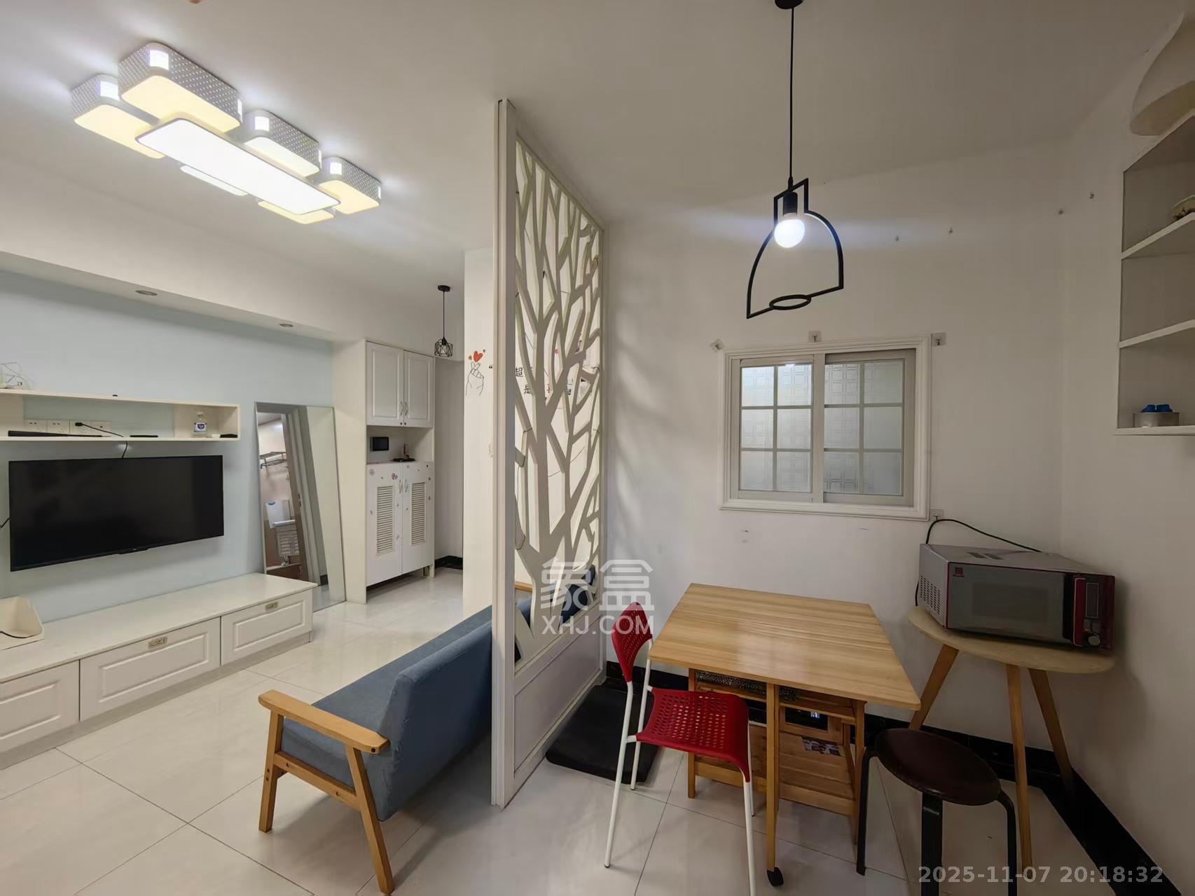 第六都（陆都小区）  1室1厅1卫    1800.0元/月室内图