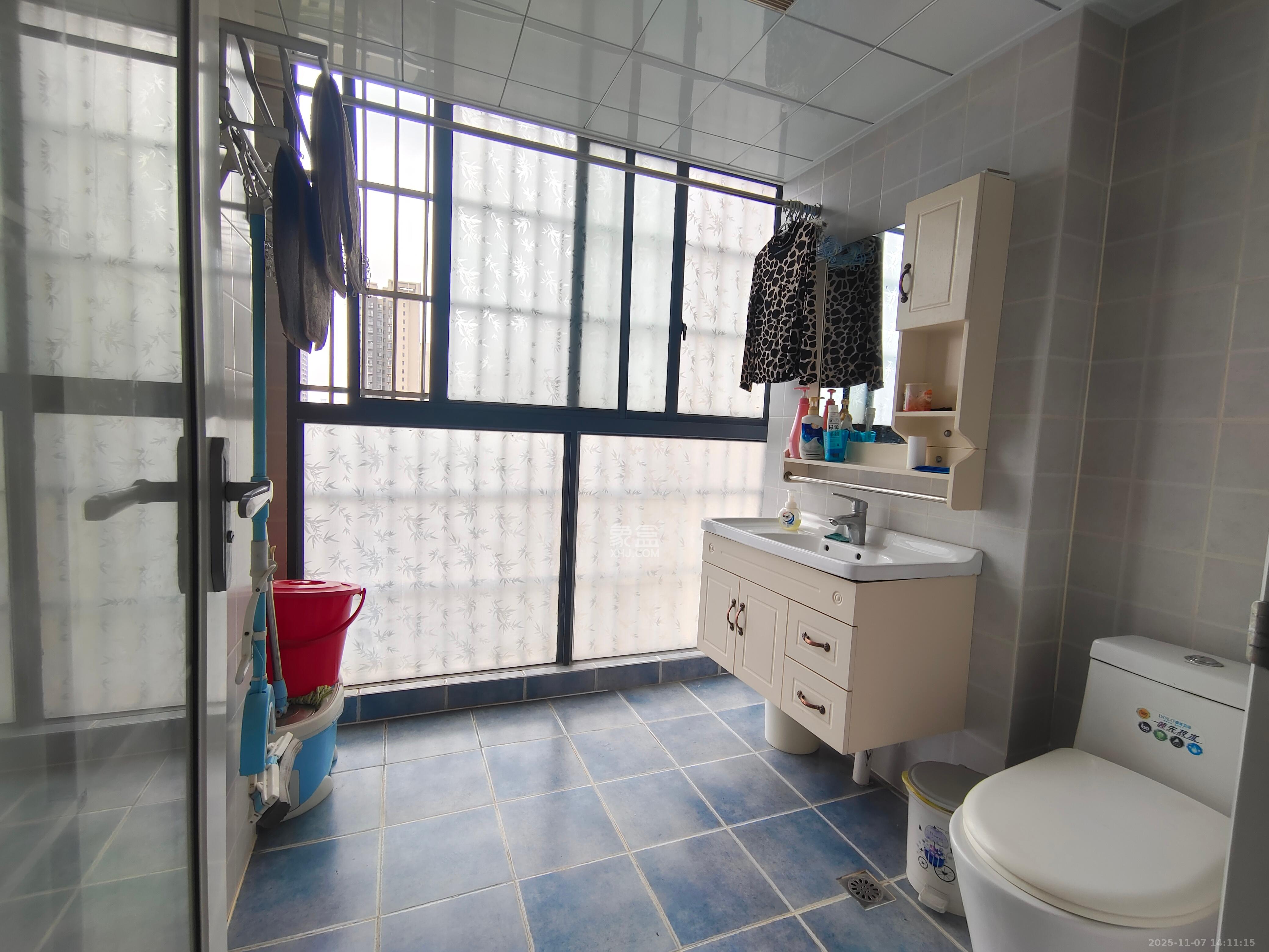 印山蓝色海岸 3室2厅2卫 2300.0元/月 印山蓝色海岸 3室2厅2卫 2300.0元/月室内图