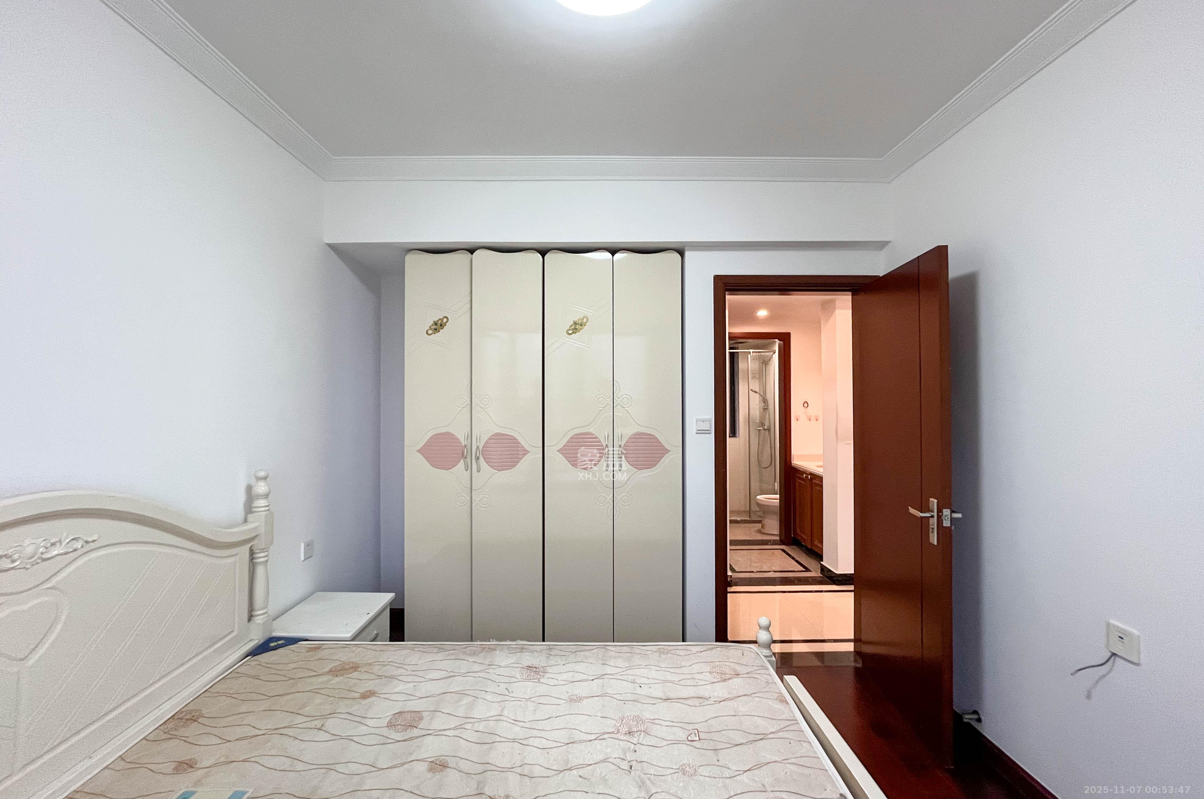 中海梅溪湖壹号  3室2厅1卫    118.0万其他