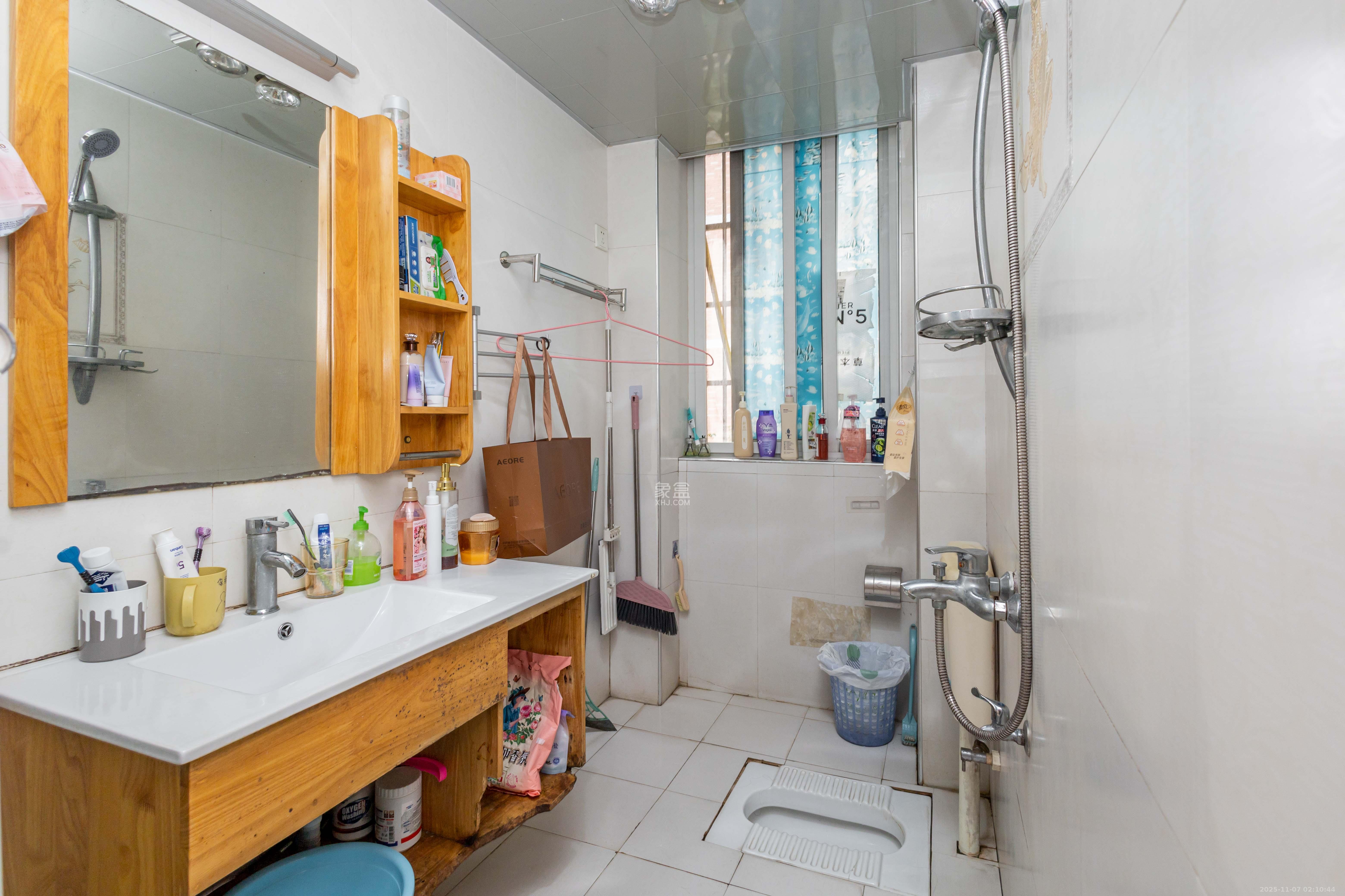 星城国际 1室2厅2卫 48.8万 星城国际 1室2厅2卫 48.8万卫生间