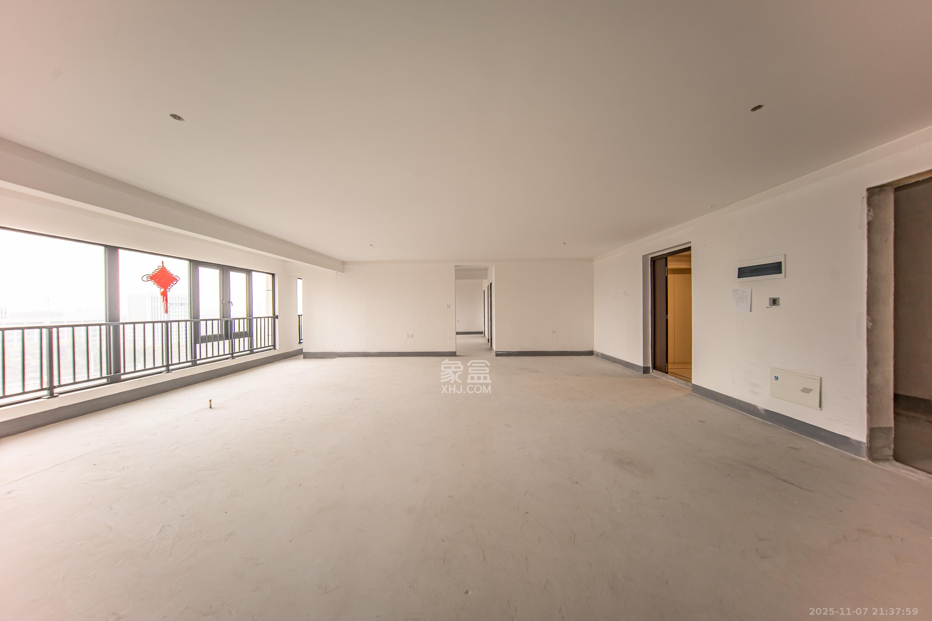 建投象山国际 5室2厅2卫 240.0万 建投象山国际 5室2厅2卫 240.0万客厅