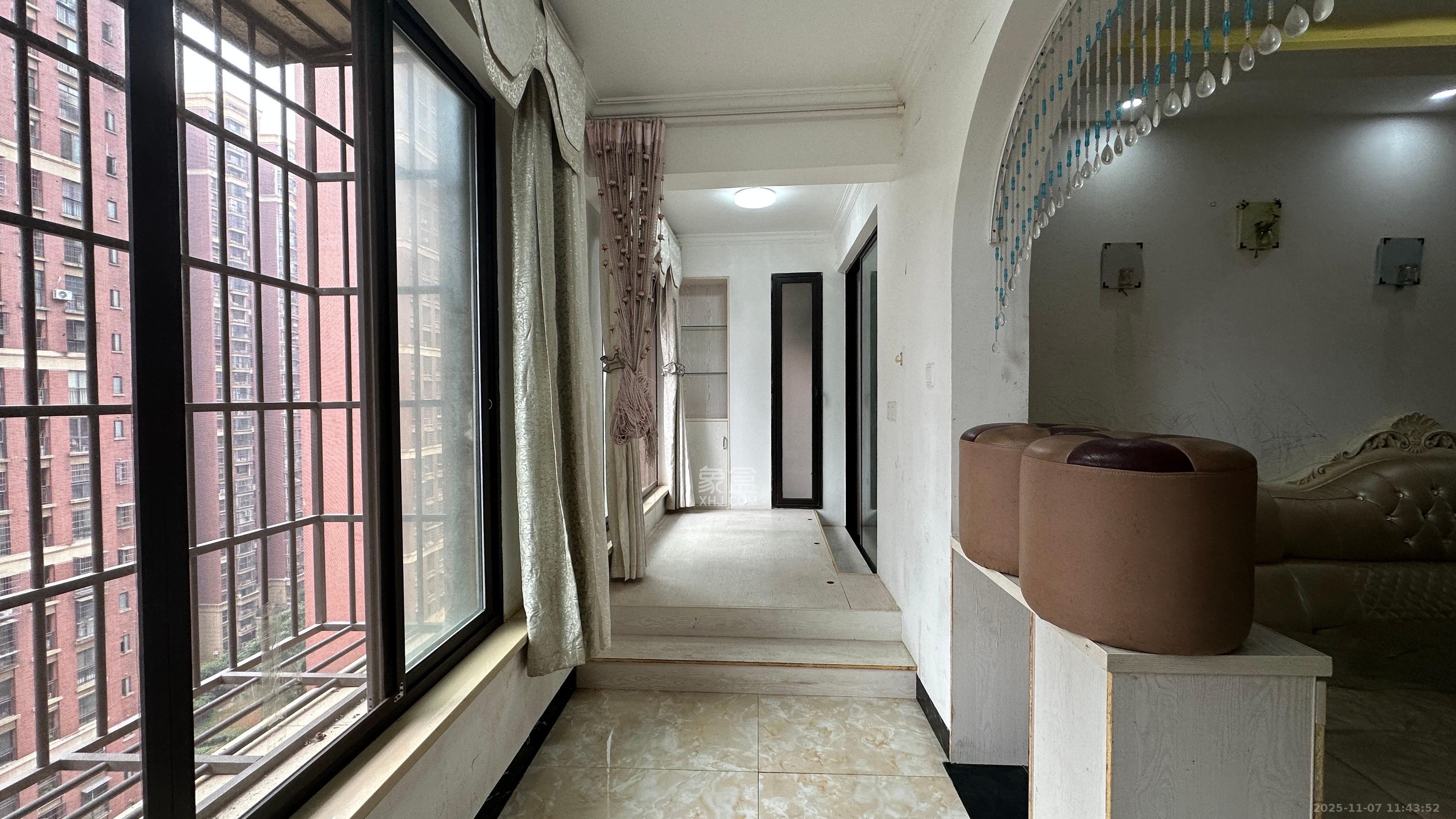 新城国际花都  3室2厅2卫    1800.0元/月室内图