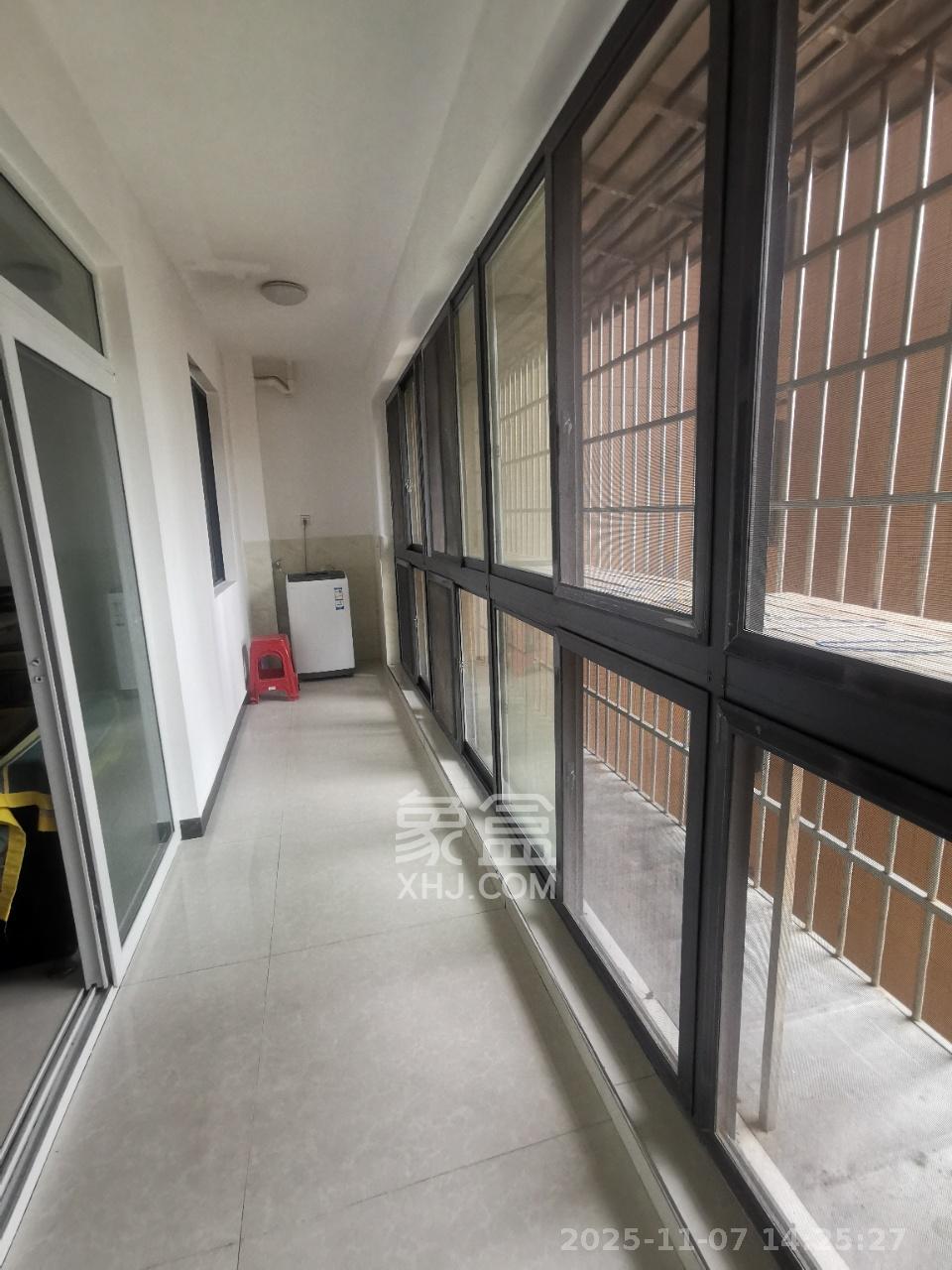 佳辉丽景鑫城  3室2厅1卫    2000.0元/月室内图