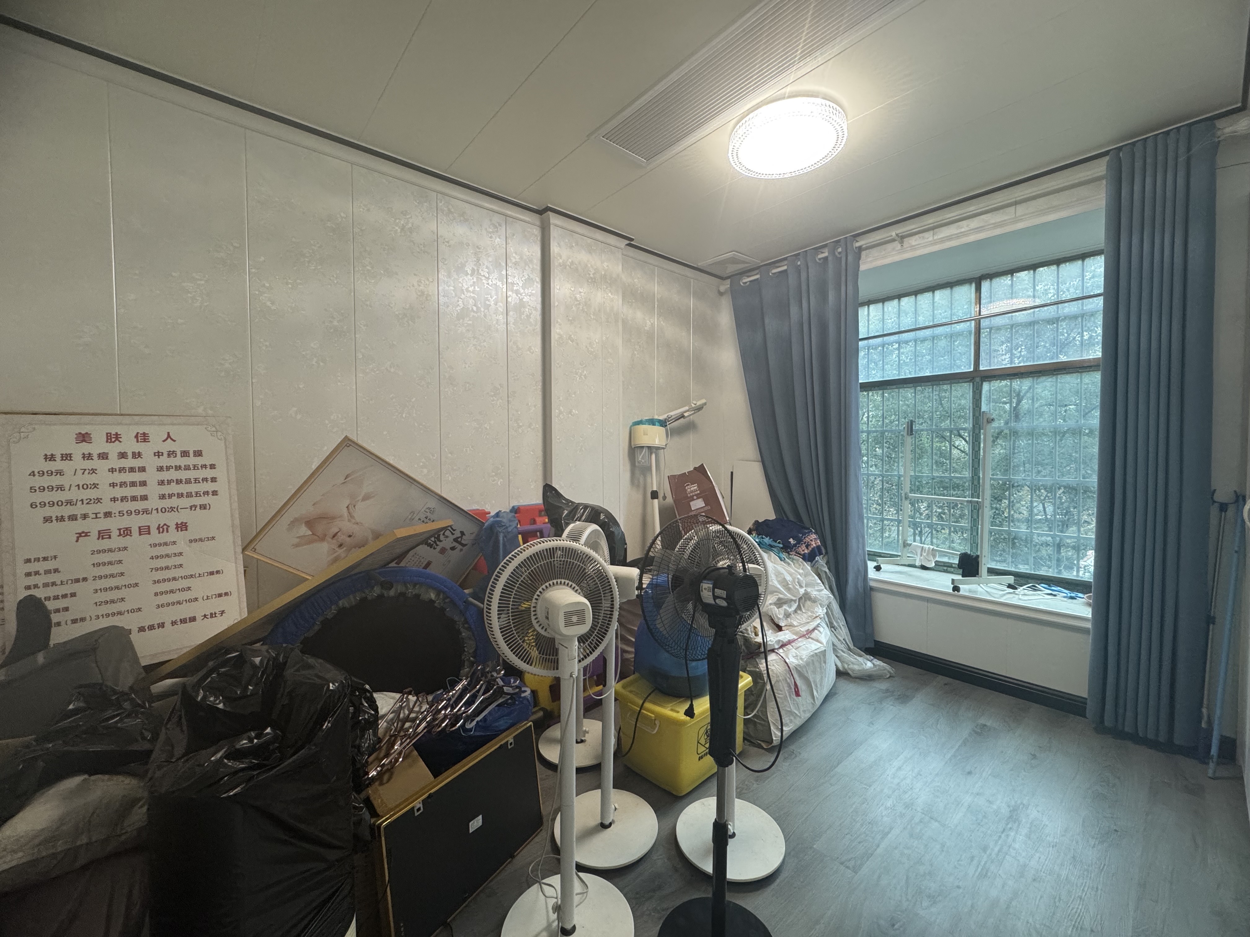 娄星区散盘 4室2厅1卫 34.8万 娄星区散盘 4室2厅1卫 34.8万客厅