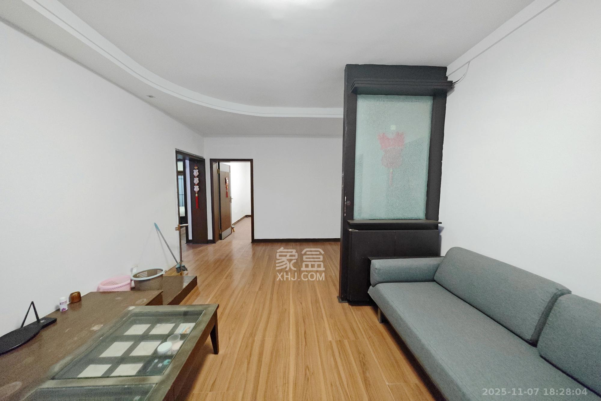 赤岗小区（一二三片）  3室2厅1卫    49.8万客厅