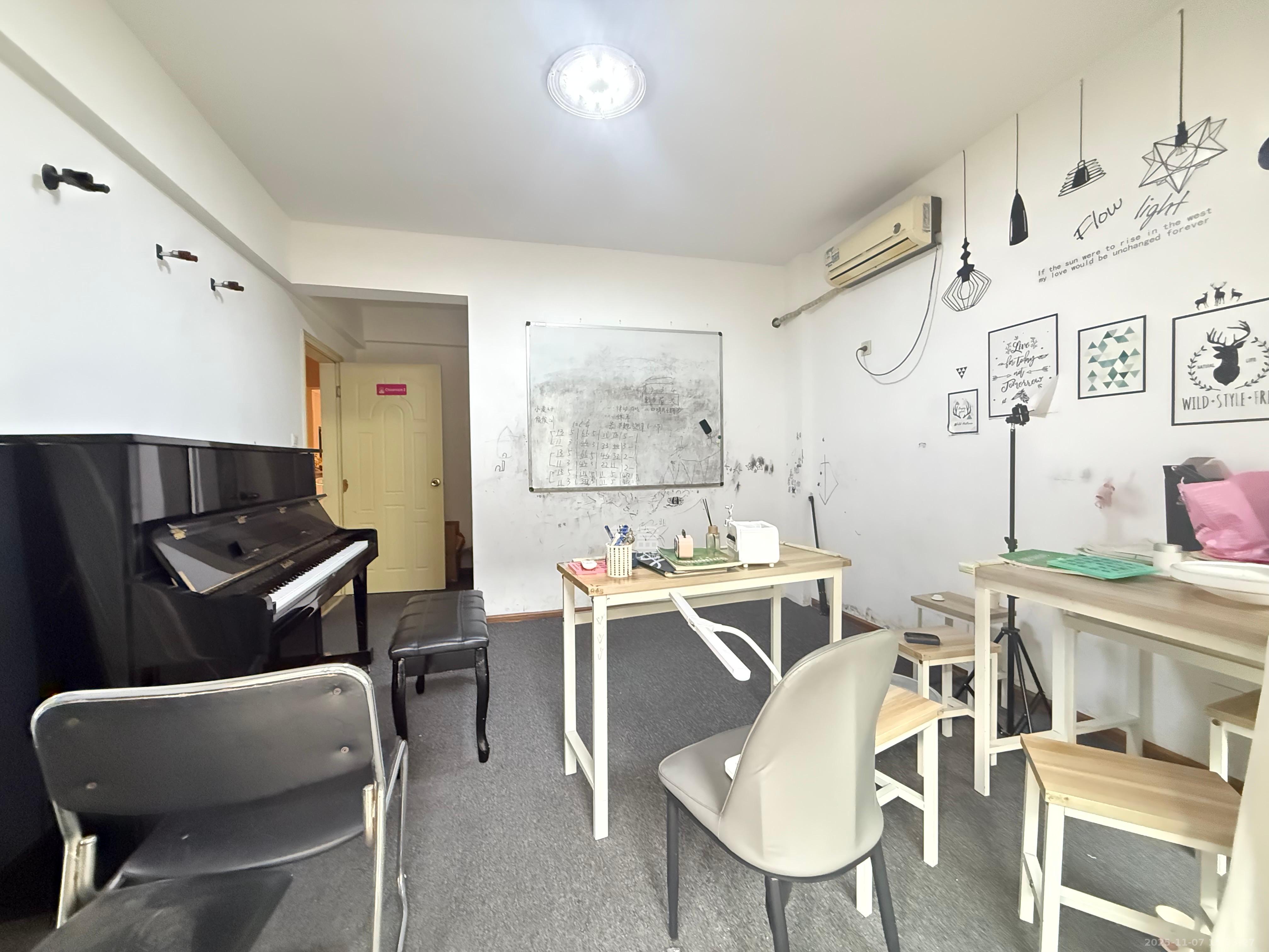 星蓝湾  3室2厅2卫    3000.0元/月室内图