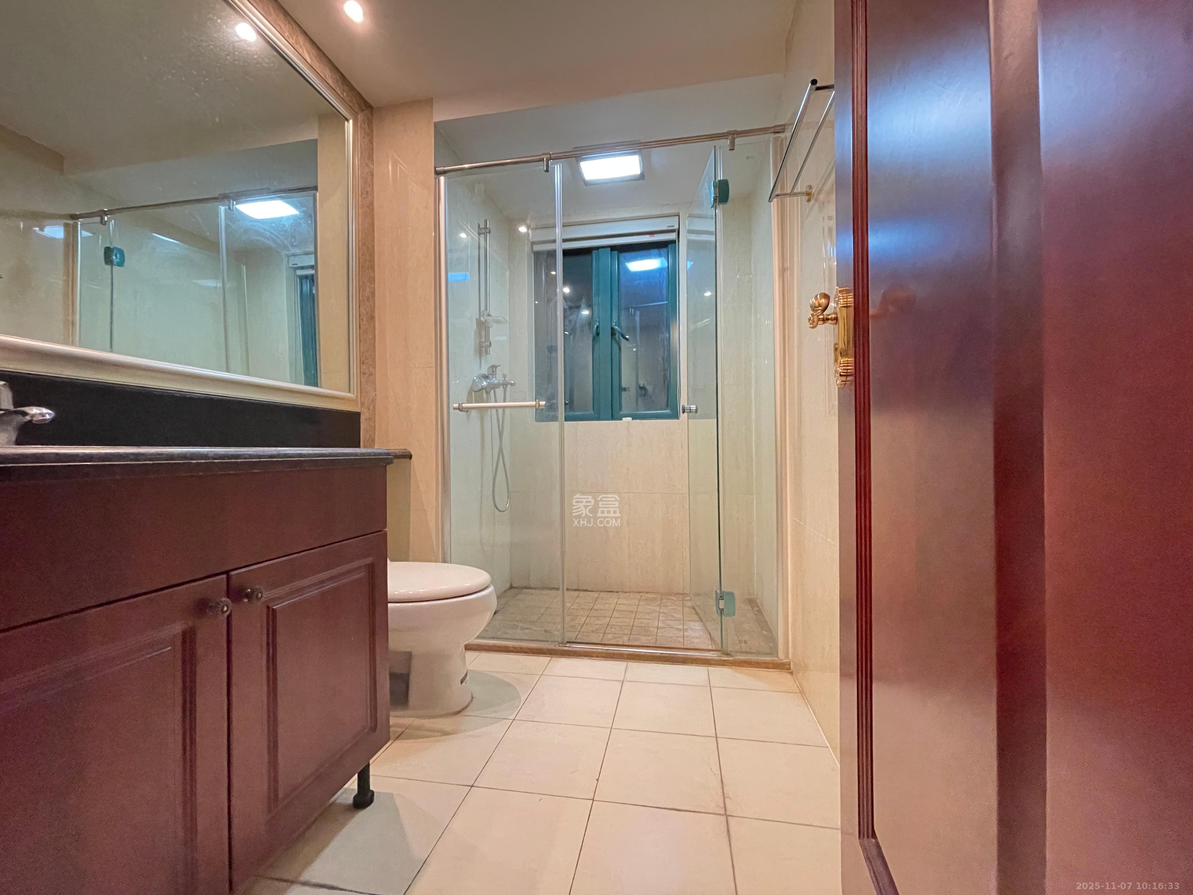 恒大名都  3室2厅2卫    1700.0元/月室内图