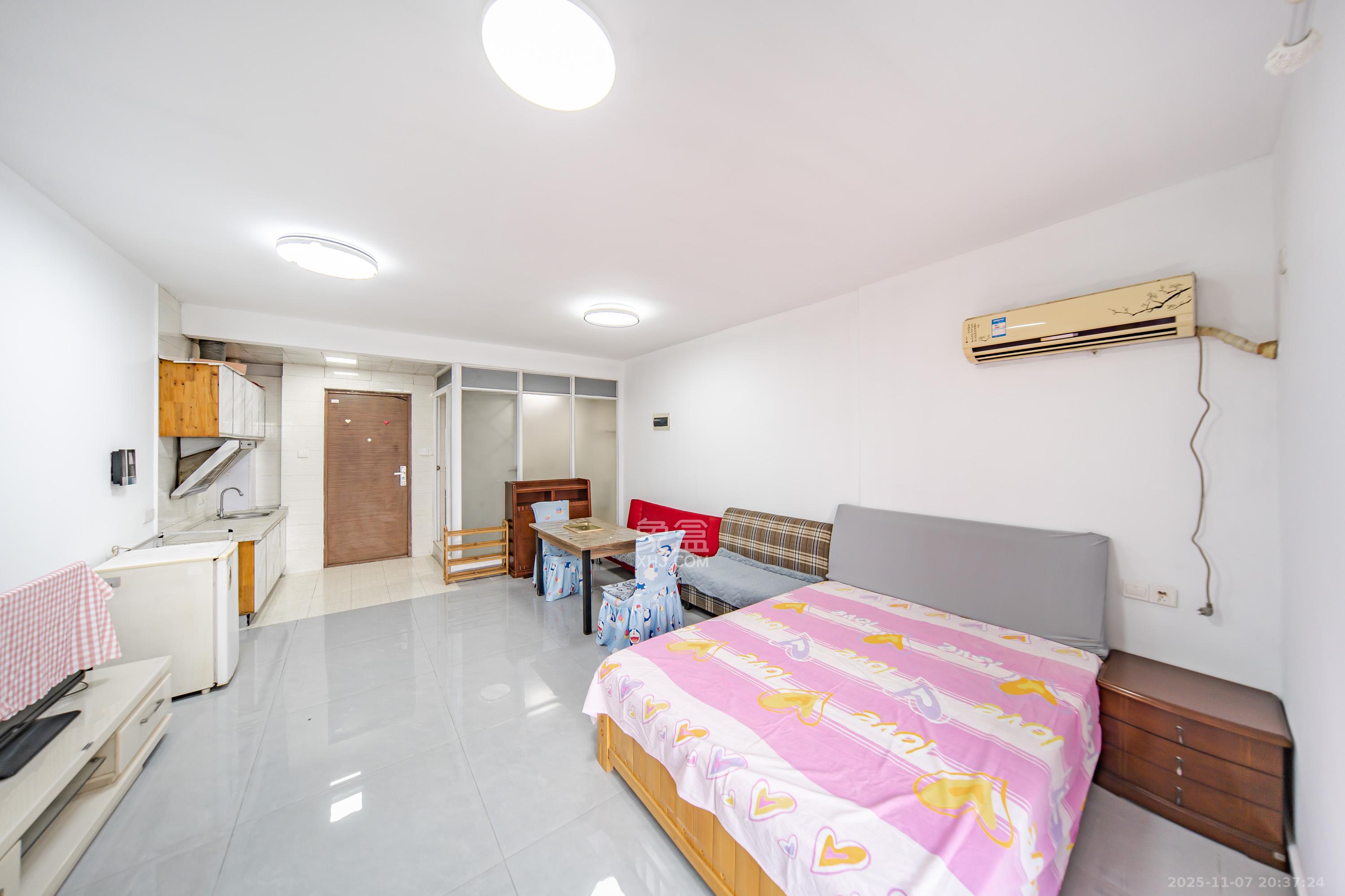 金土地第一湾 1室1厅1卫 27.0万 金土地第一湾 1室1厅1卫 27.0万卧室