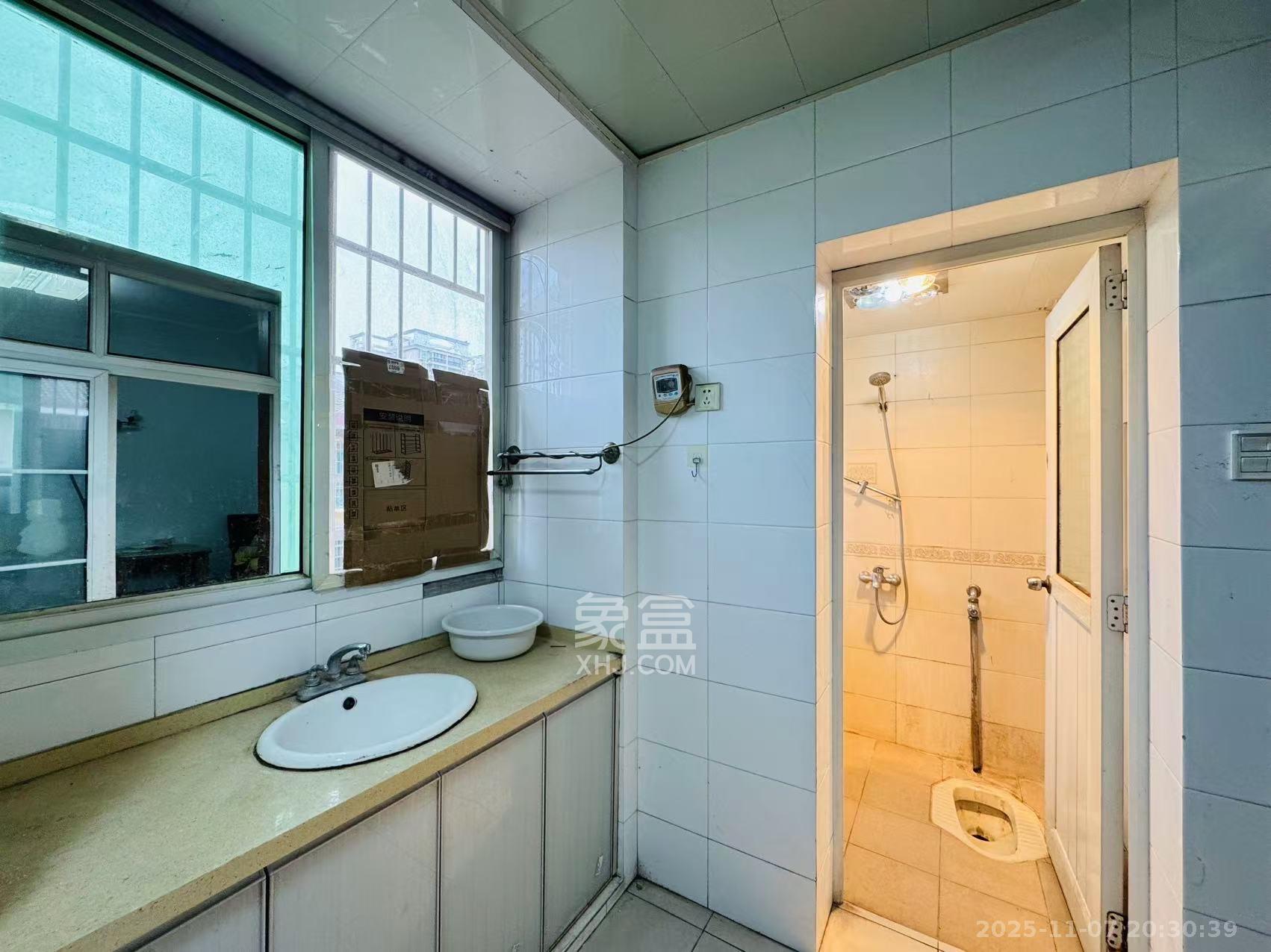 二机小区  2室1厅1卫    1200.0元/月室内图