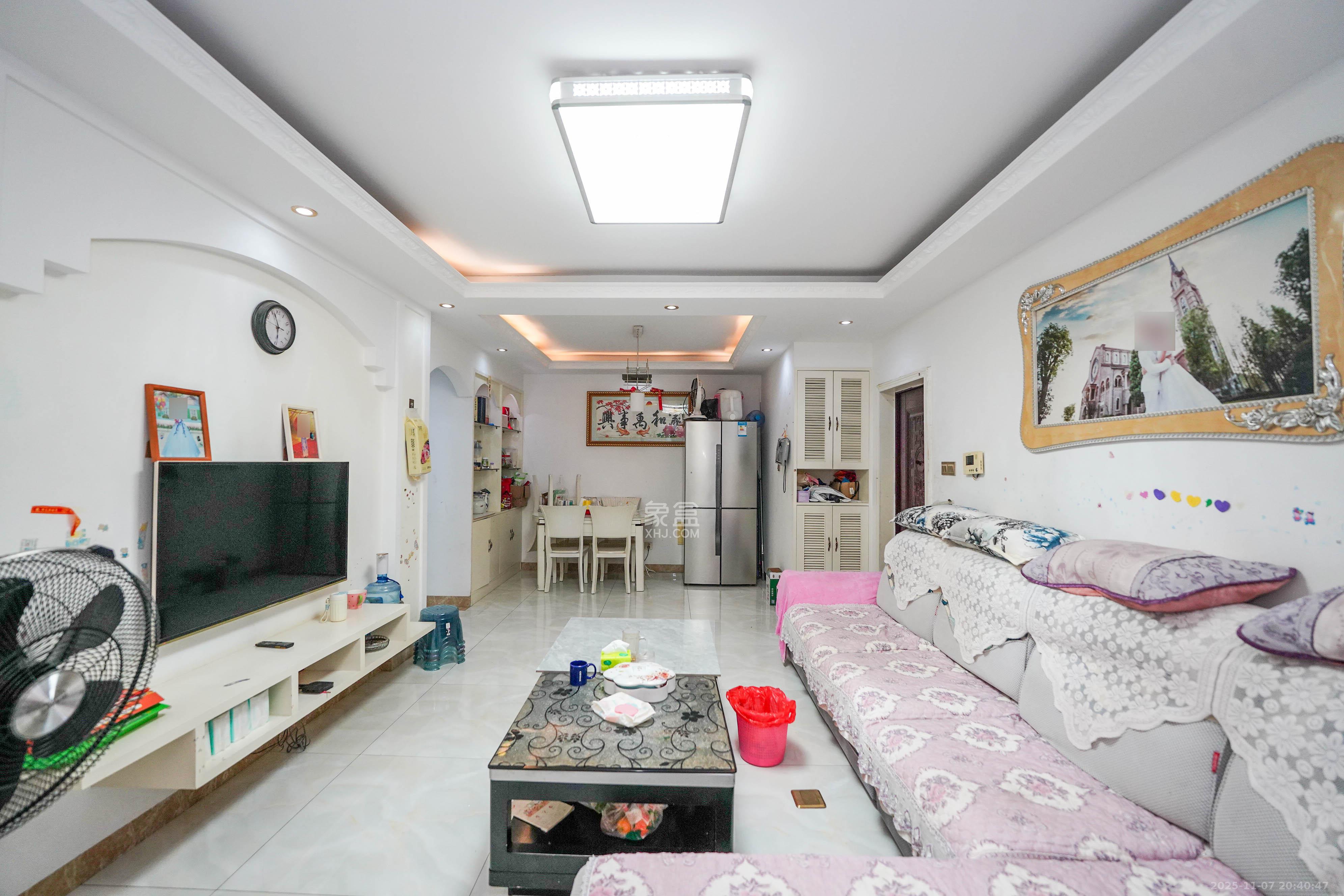 丽发新城  1室0厅0卫    55.0万客厅