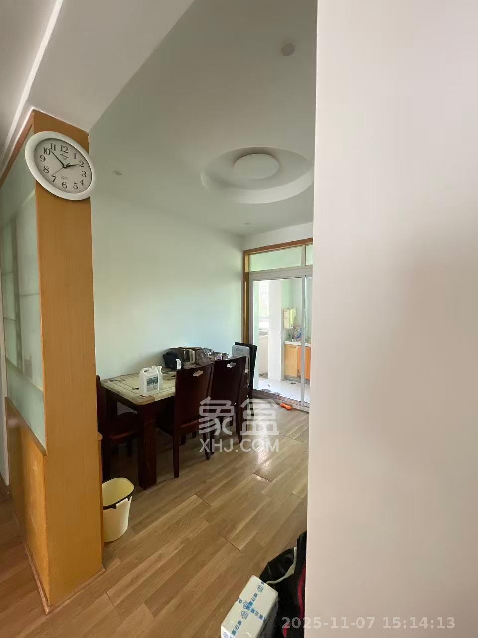 麓谷加州阳光 3室2厅2卫 650.0元/月 麓谷加州阳光 3室2厅2卫 650.0元/月室内图