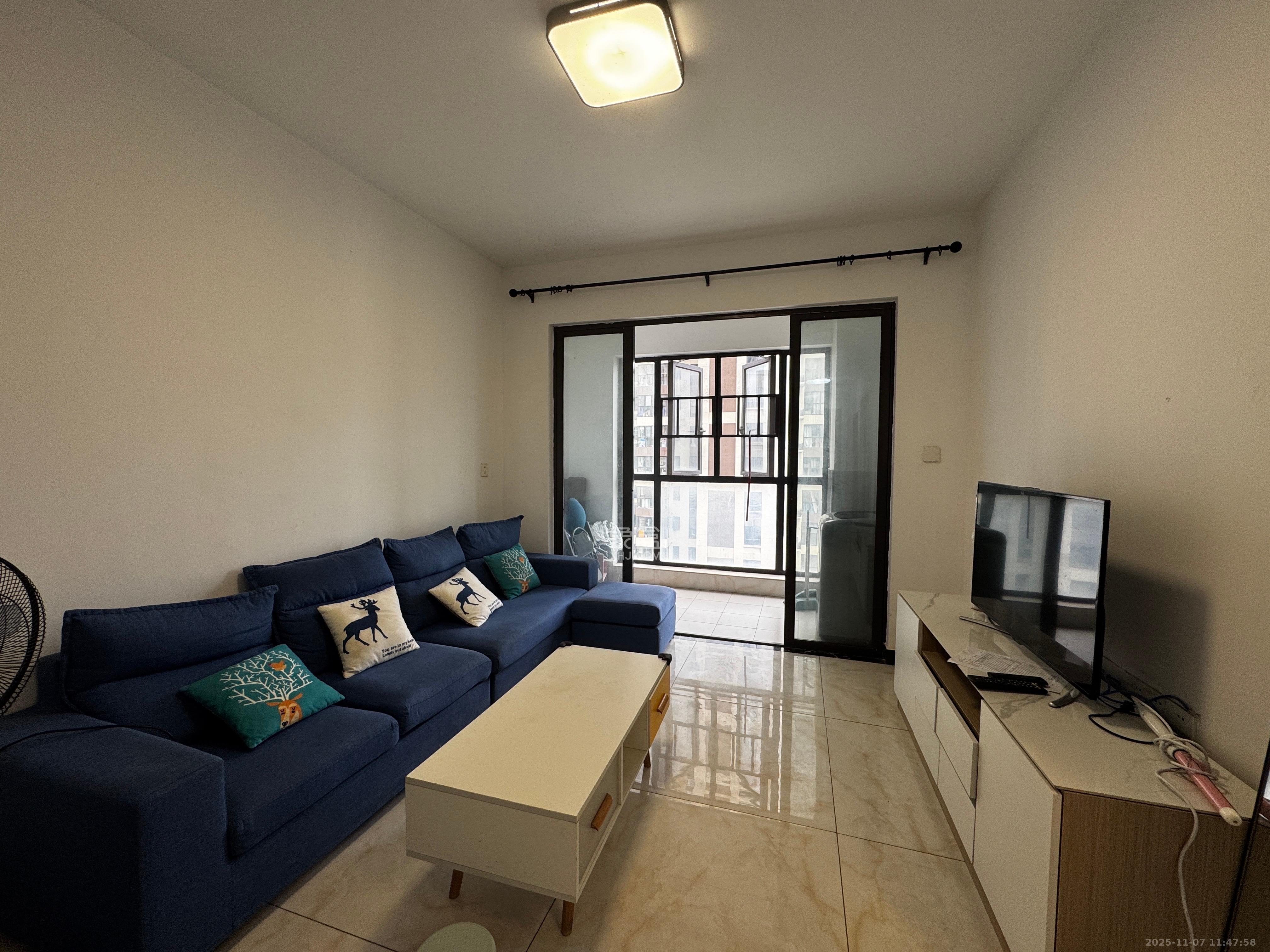 卓越蔚蓝城邦  3室2厅1卫    1800.0元/月