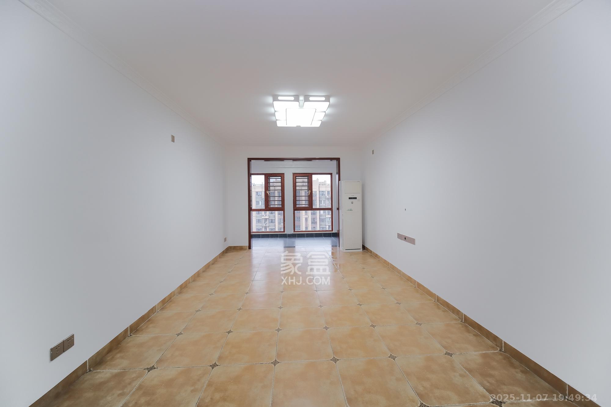 荣盛花语城 3室2厅2卫 65.0万 荣盛花语城 3室2厅2卫 65.0万客厅